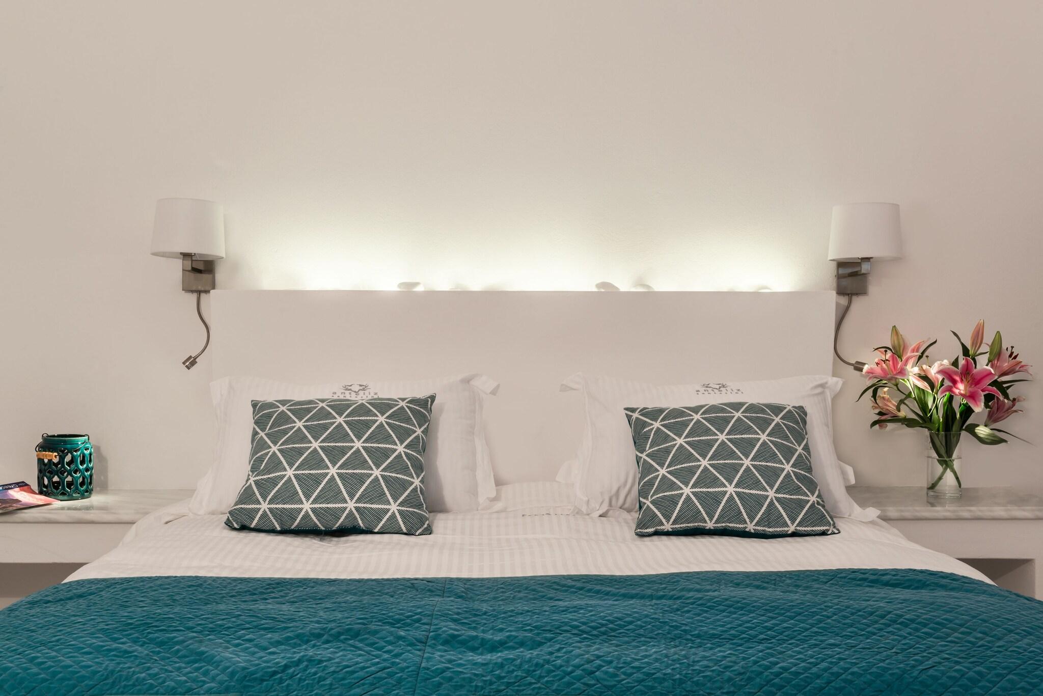 Suite Pool View King Bed