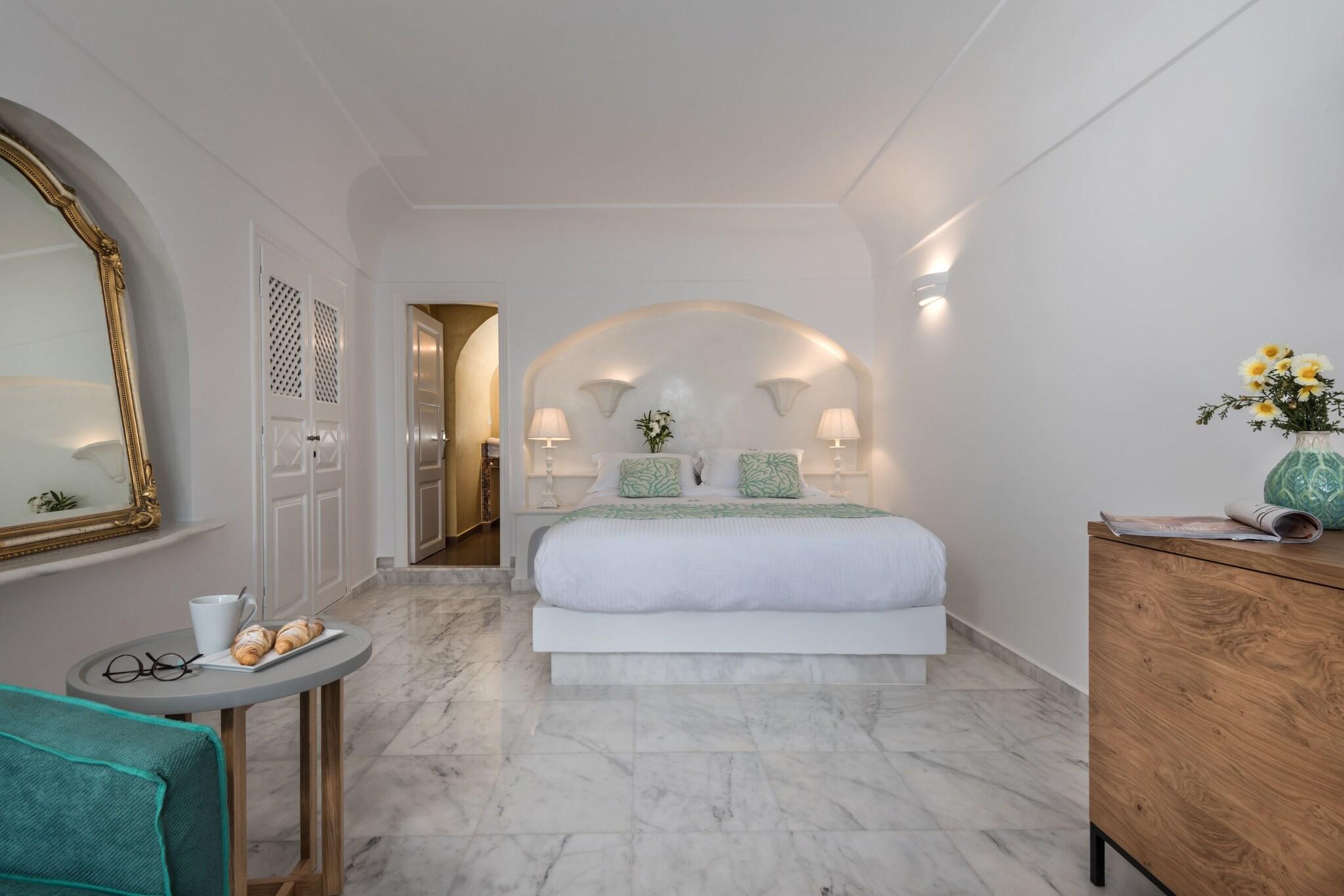 Junior Suite Queen Size Bed