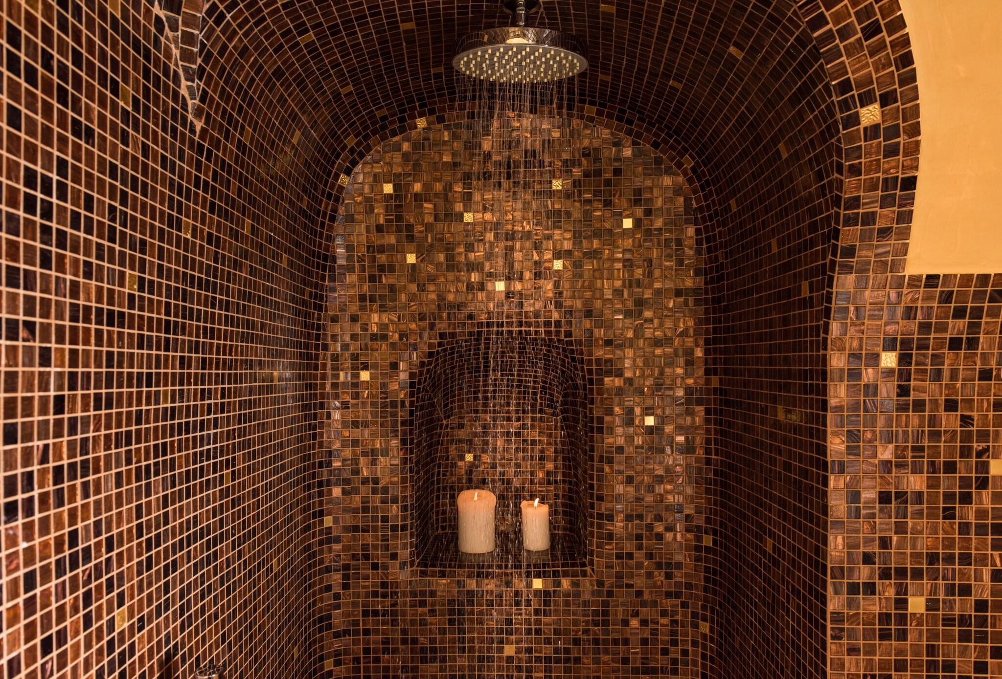 Junior Suite Queen Size Bed