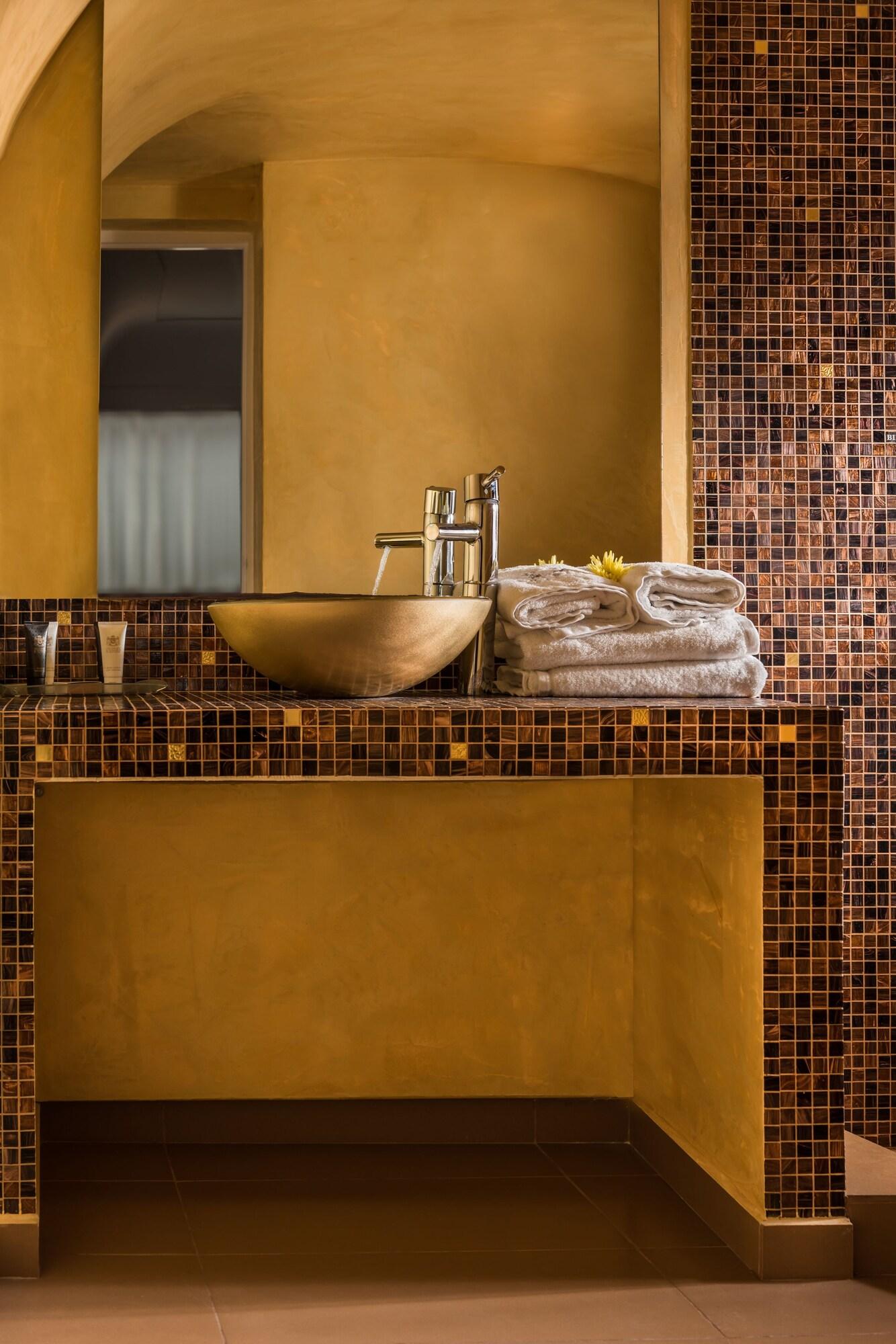 Junior Suite Queen Size Bed