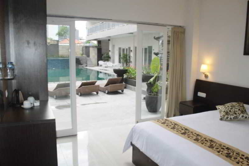 Double or Twin Deluxe Pool View