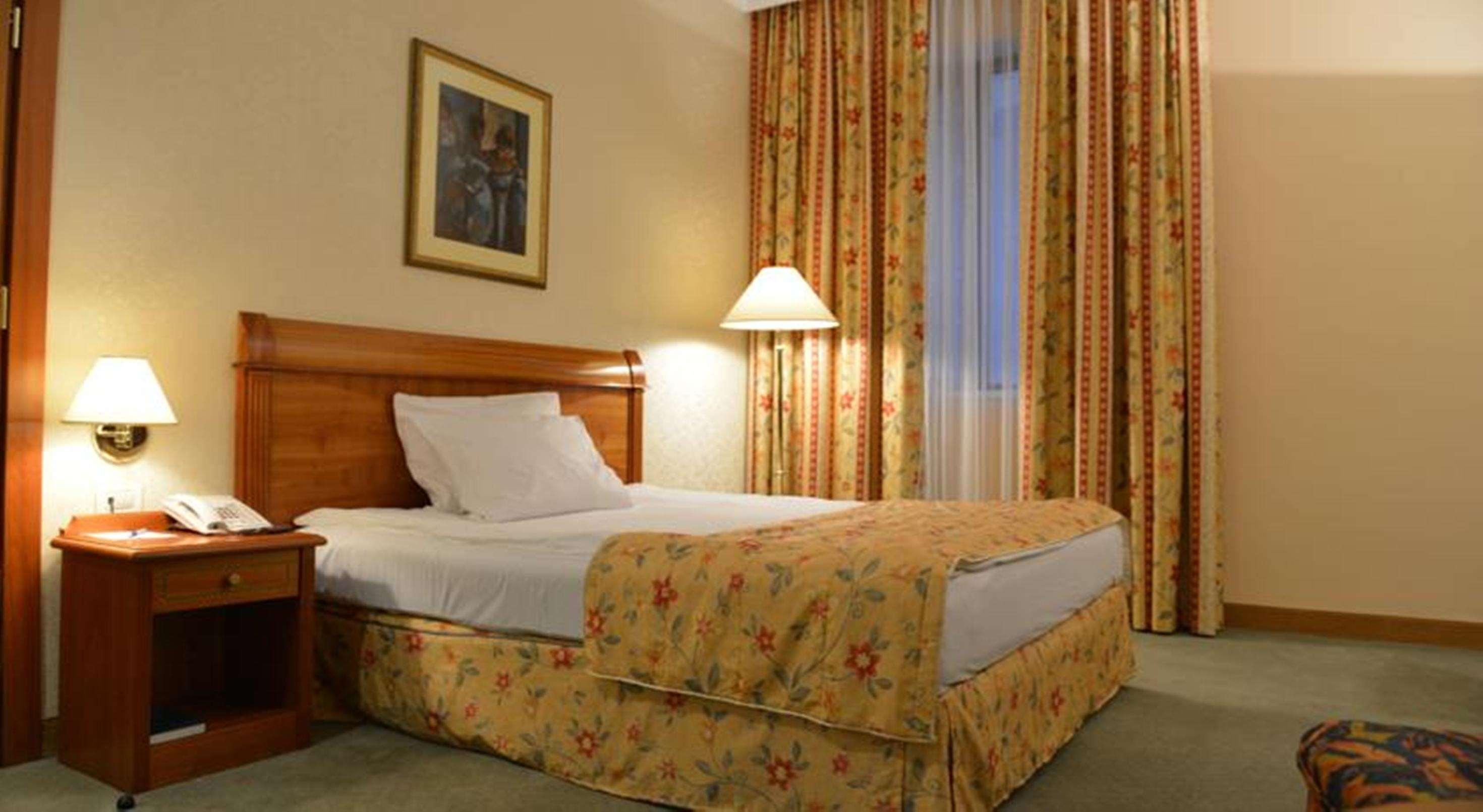 Double Queen Bed Non Smoking