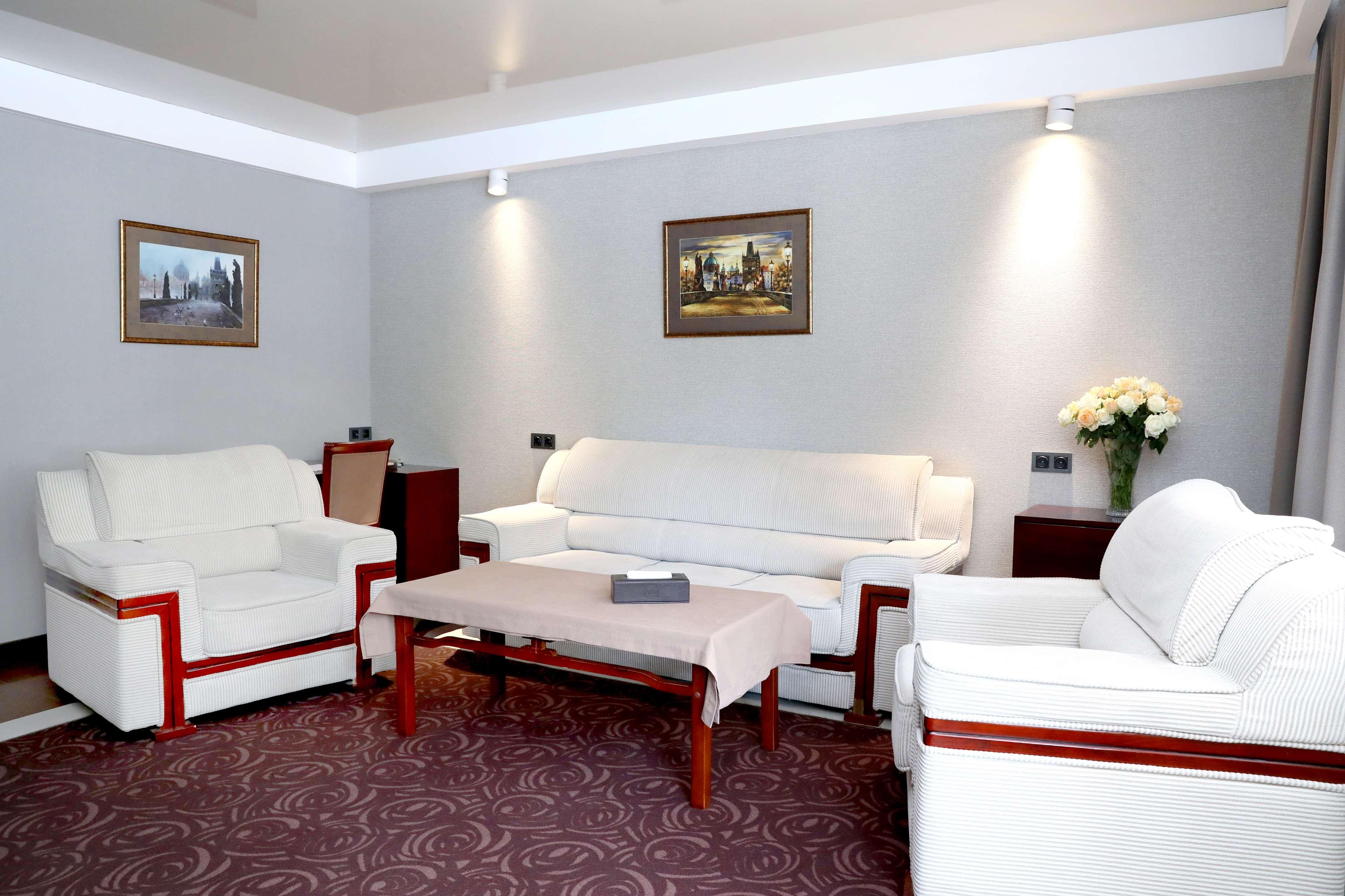 Apartment King Size Bed