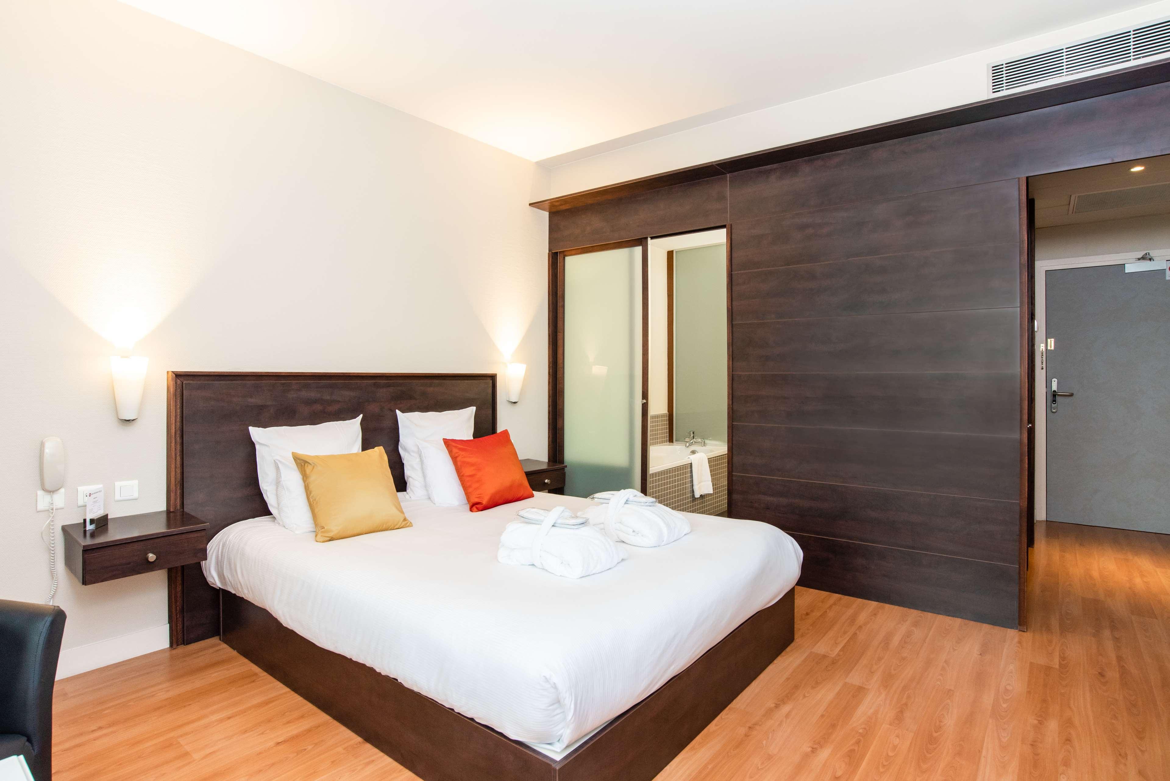 Double King Size Bed