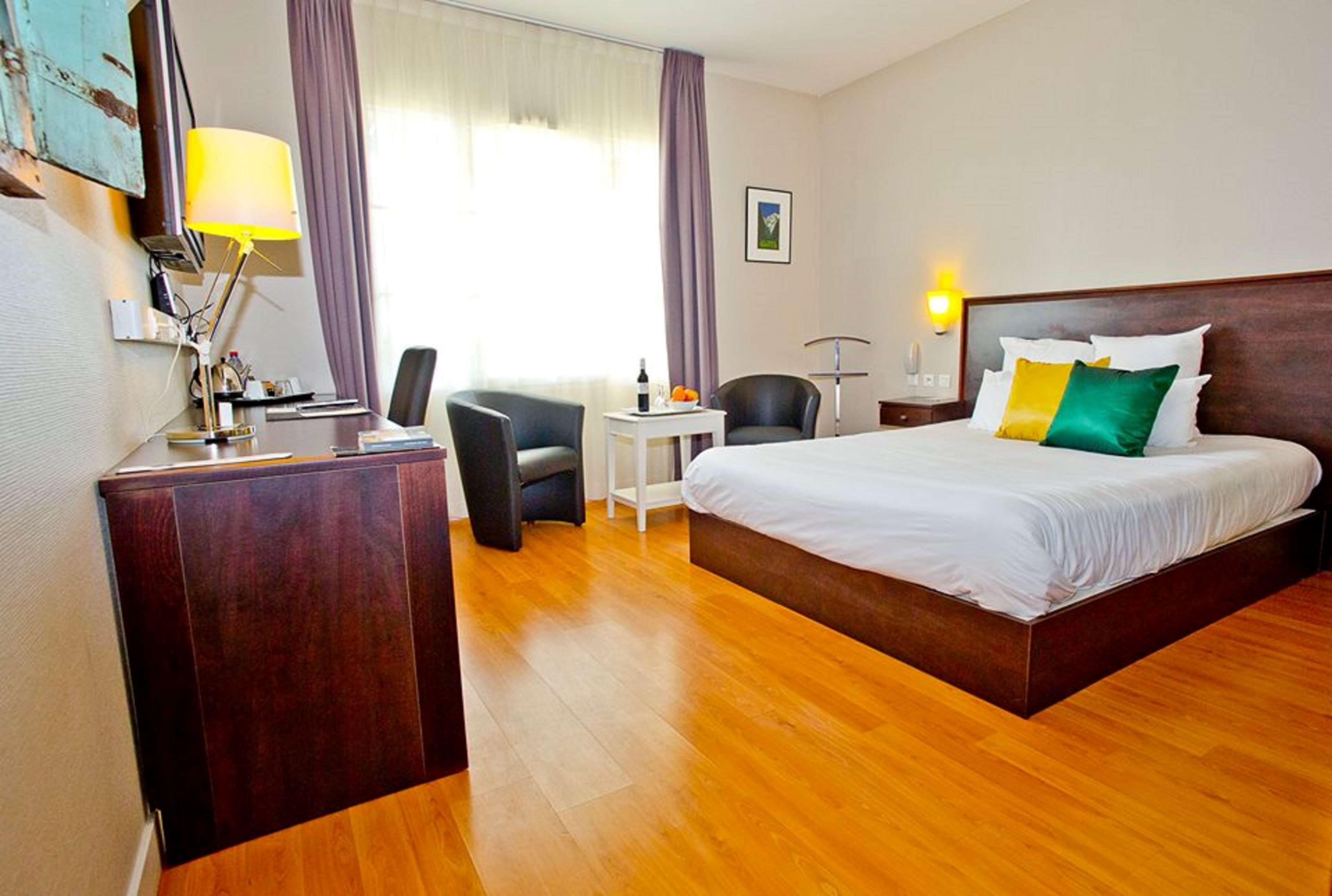 Double King Size Bed