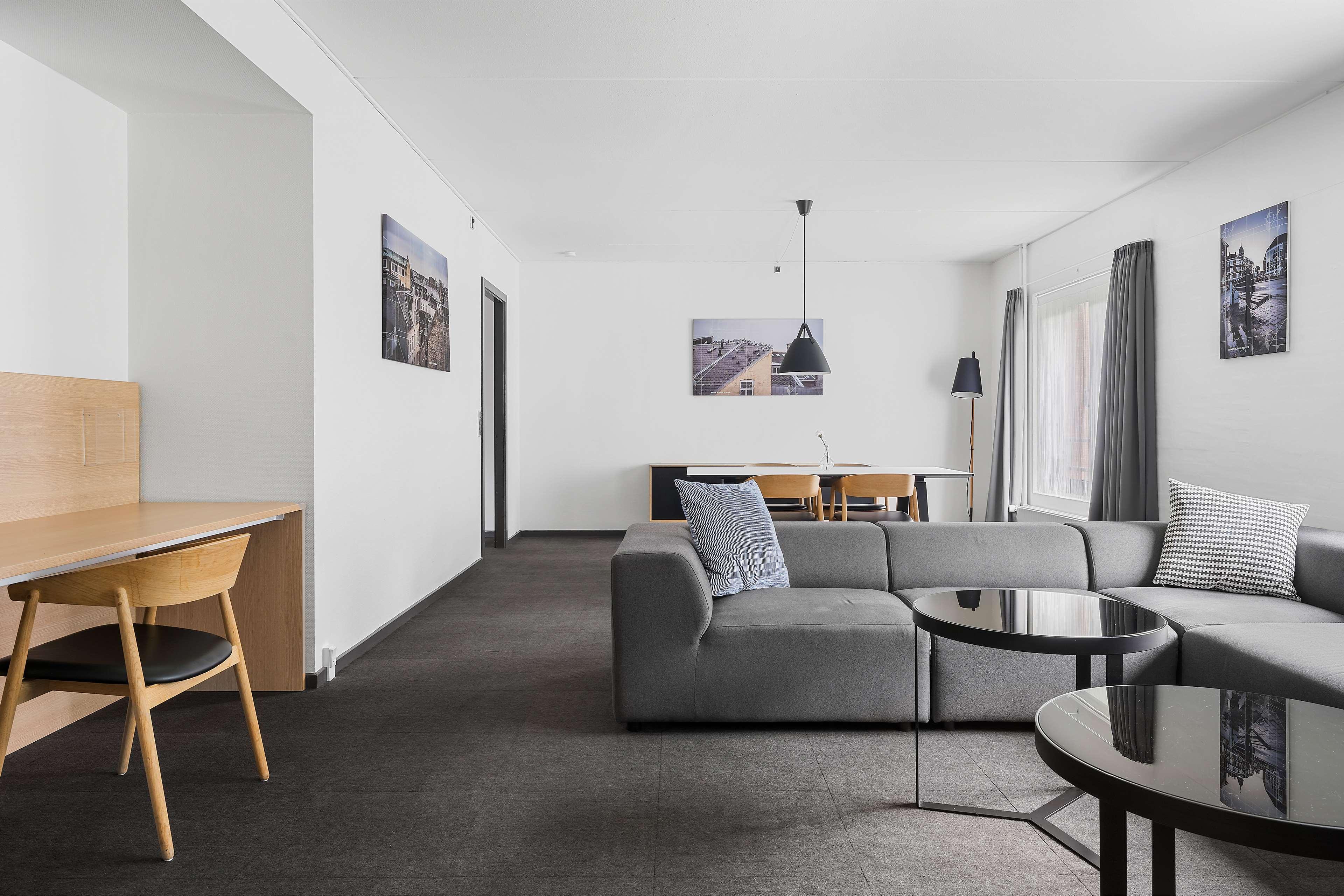 Junior Suite Queen Size Bed