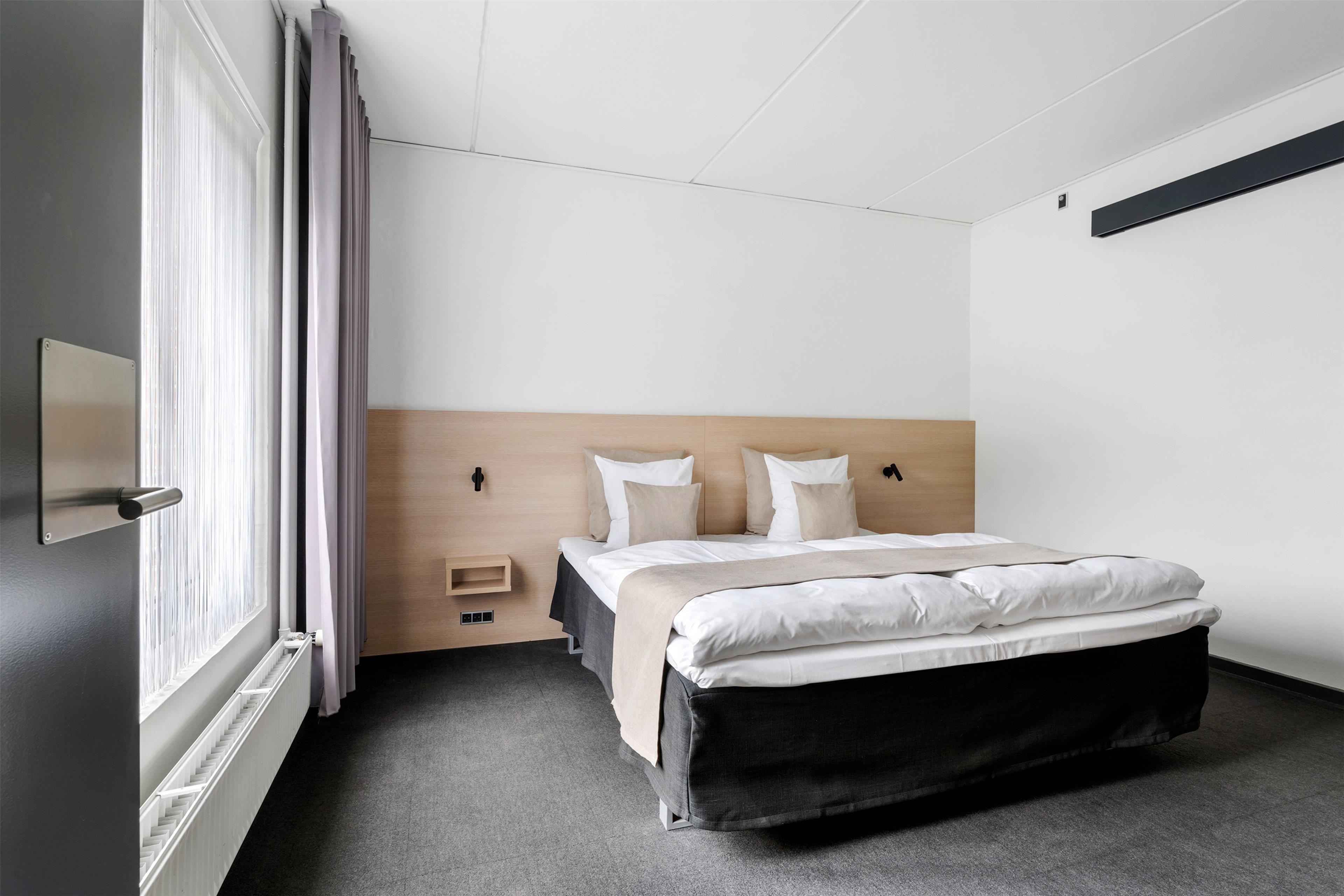 Junior Suite Queen Size Bed