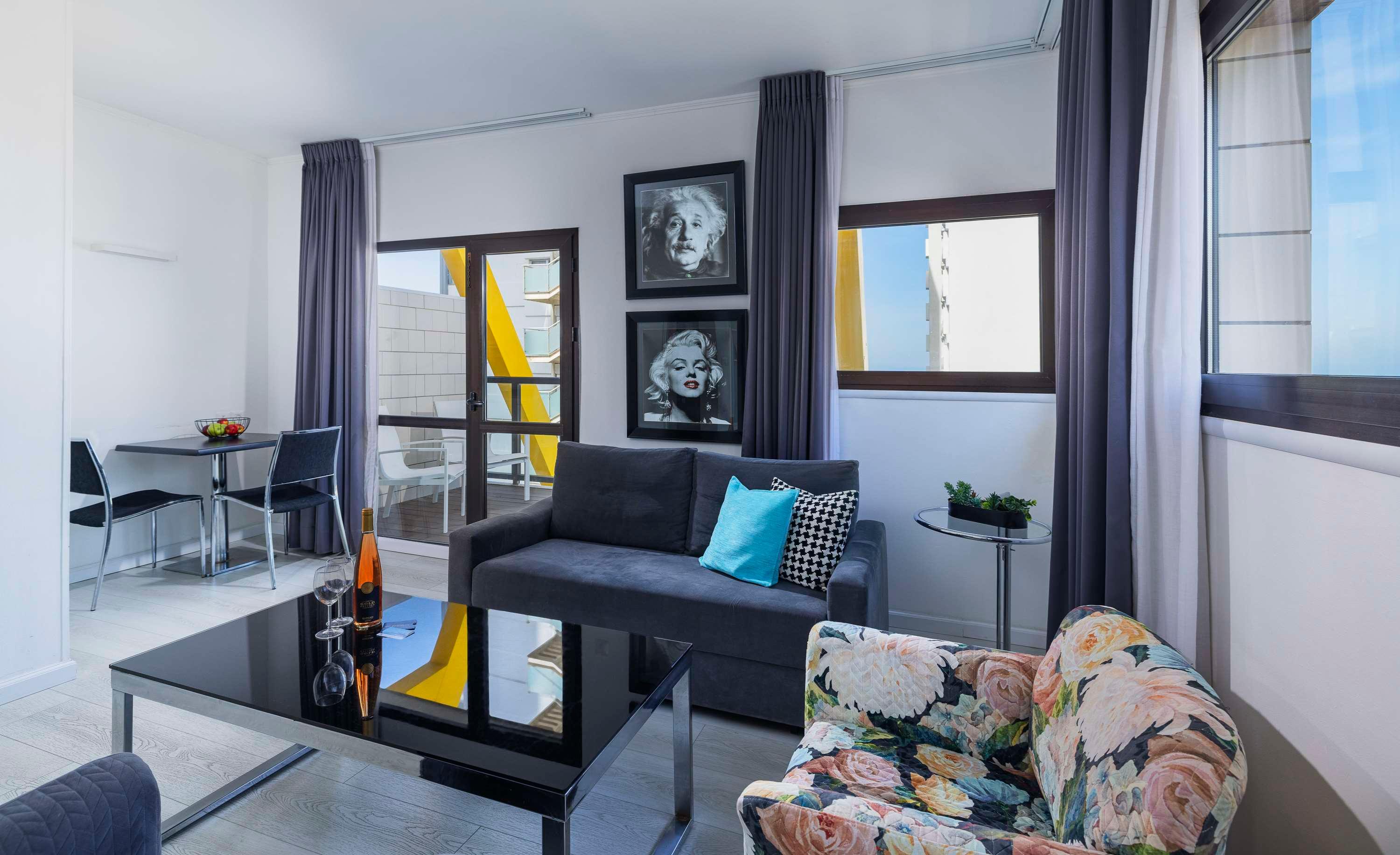 Suite Queen Size Bed