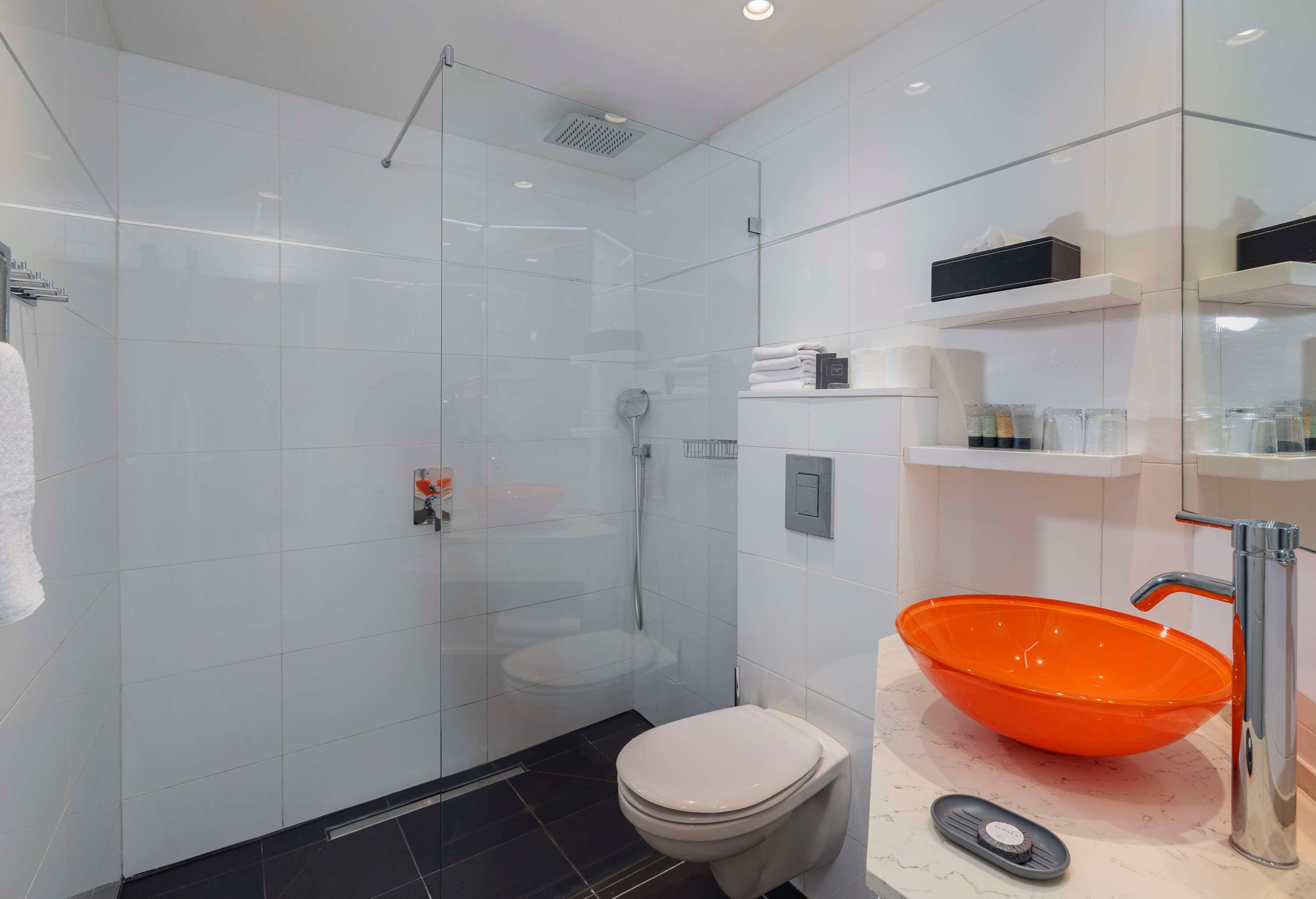 Suite Queen Size Bed