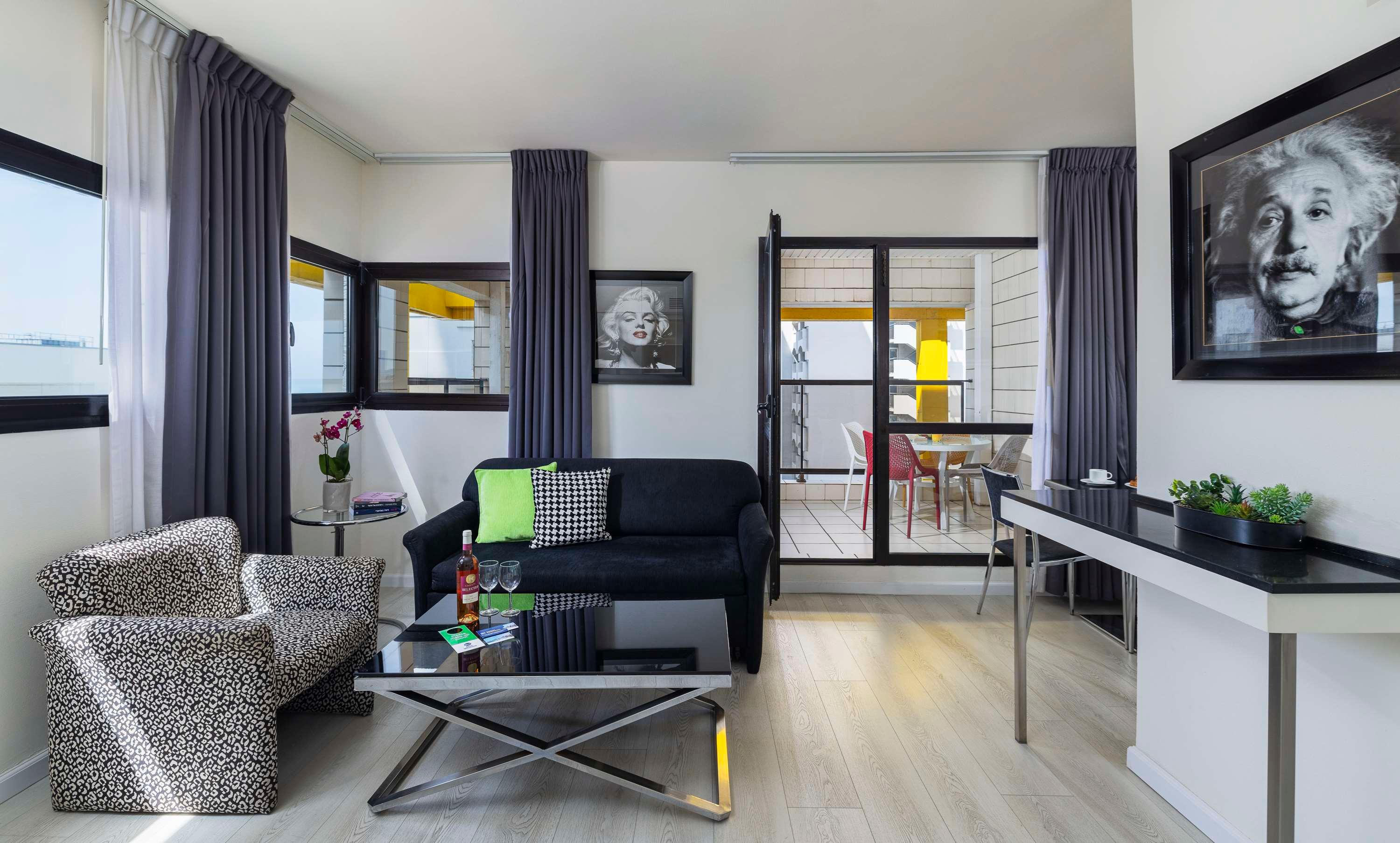 Suite Queen Size Bed