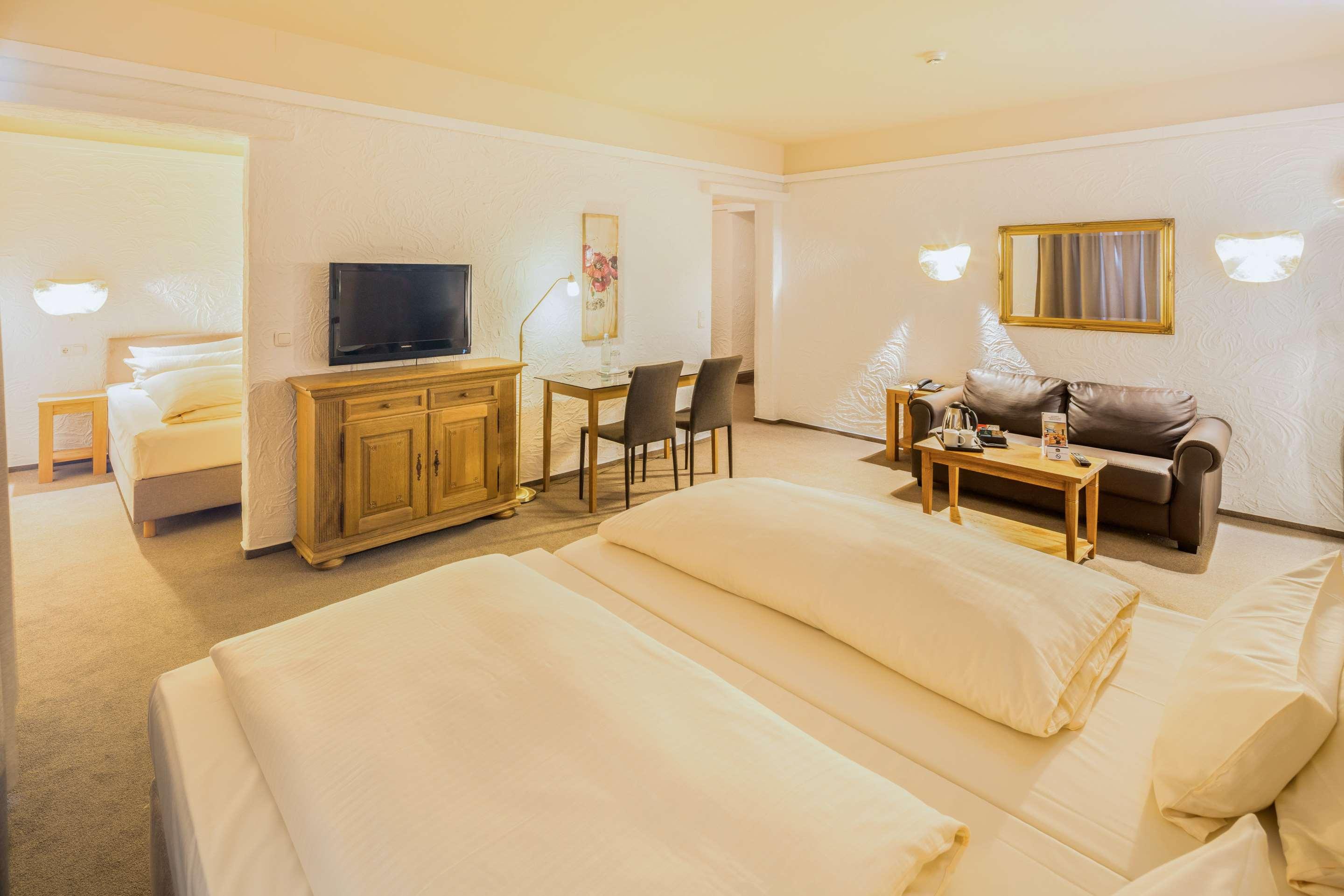 Triple Queen Size Bed