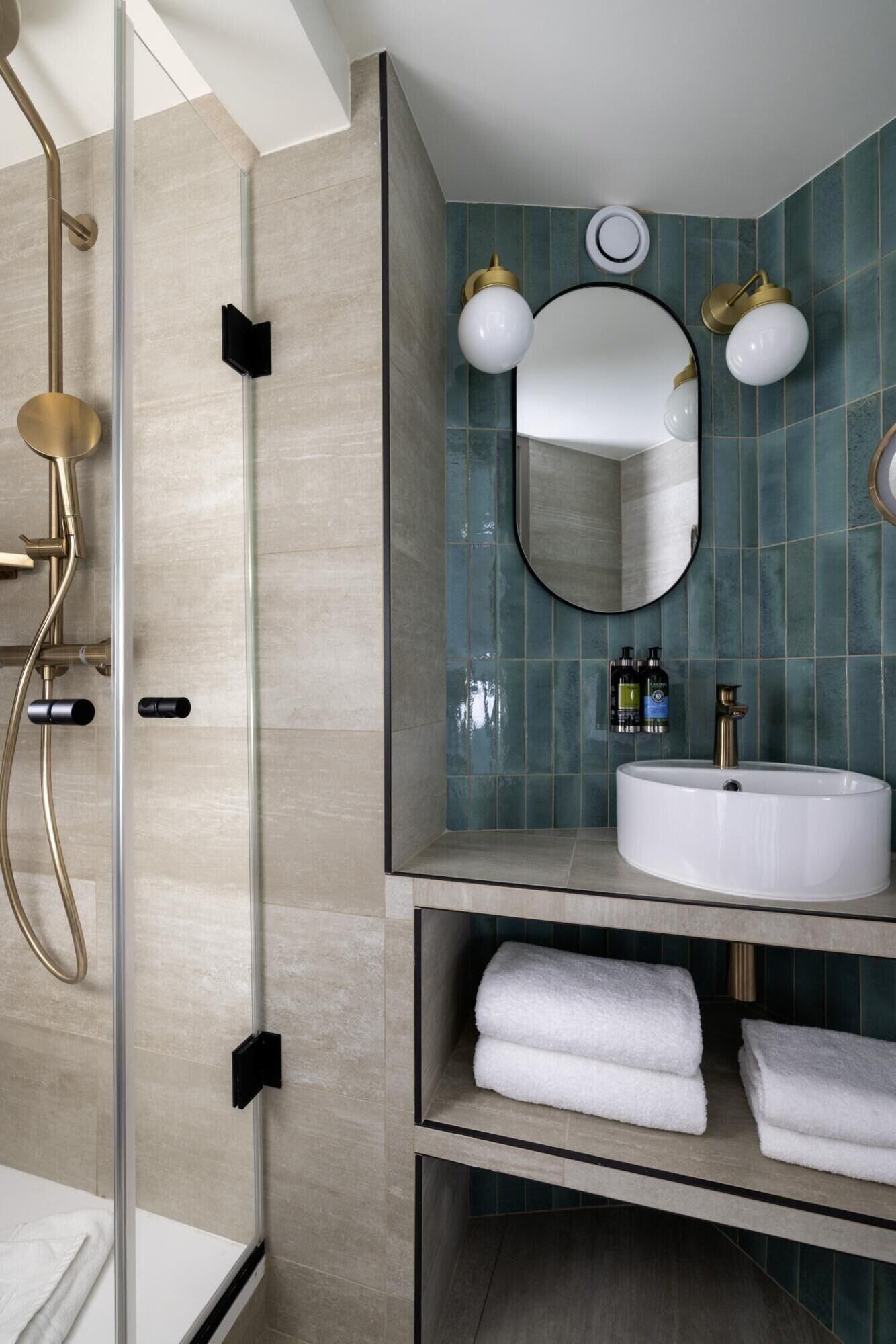 Quadruple Connecting Room