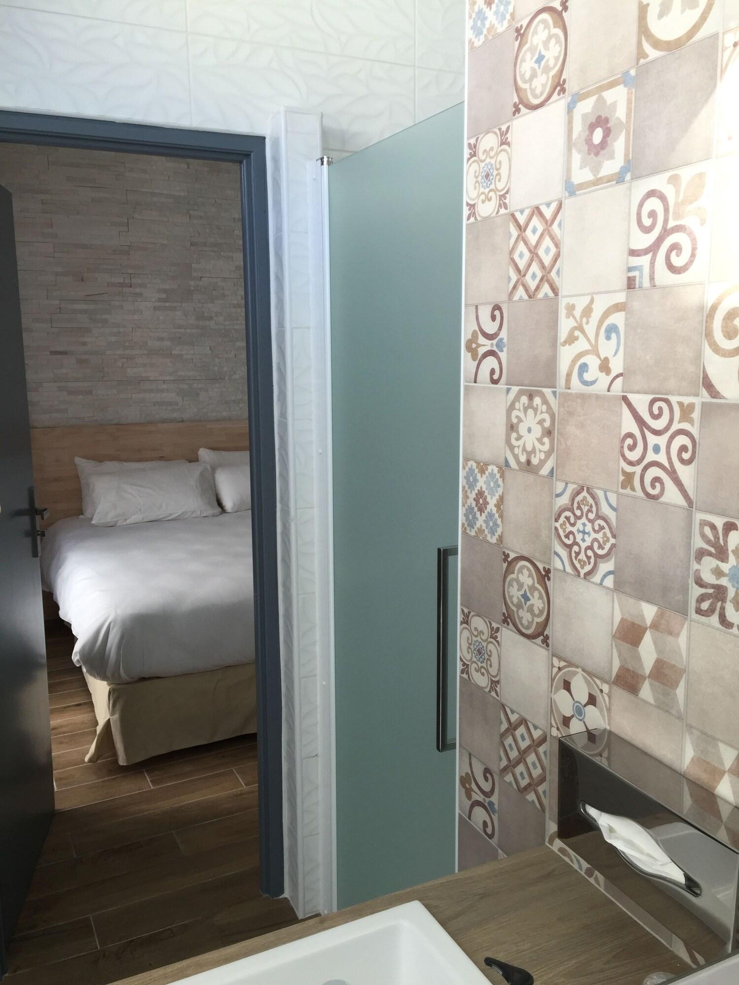 Studio Queen Size Bed