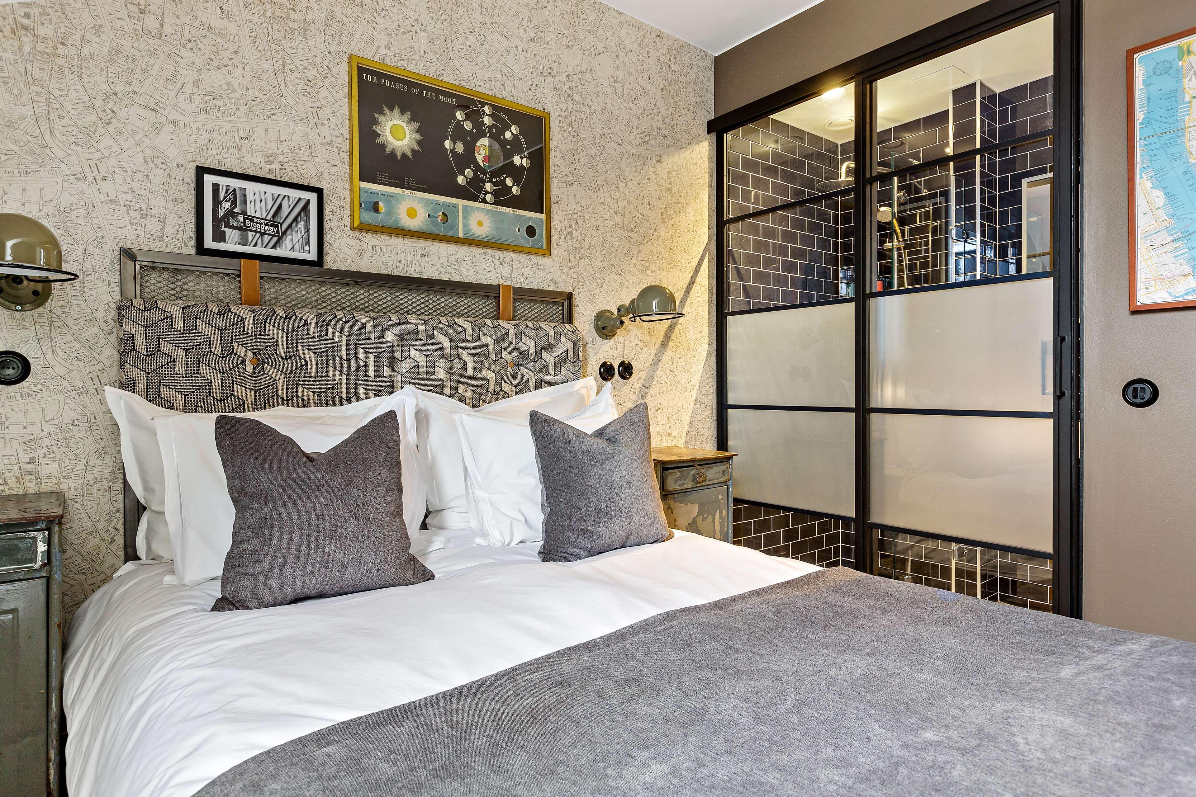 Double Queen Bed Non Smoking