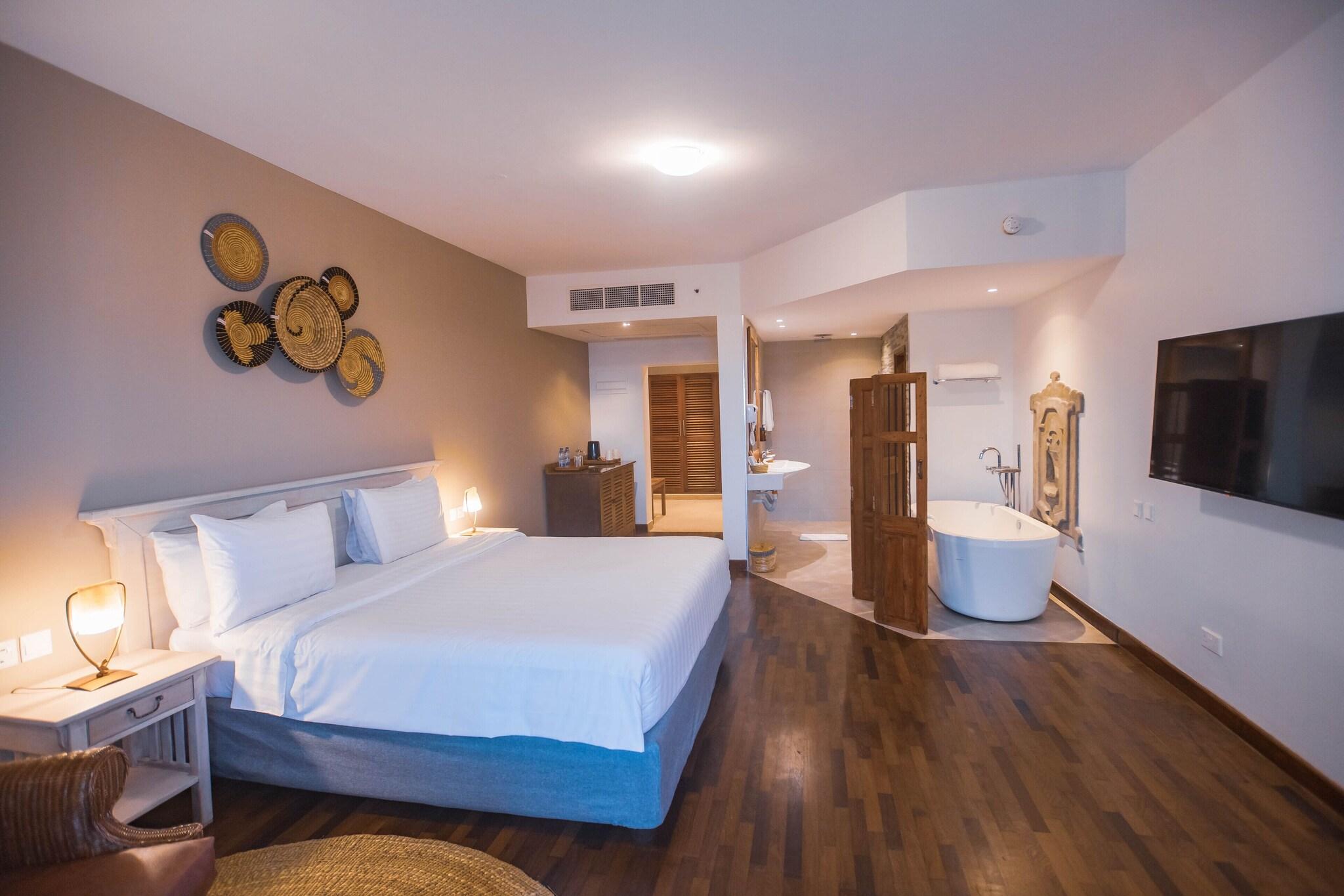 Junior Suite Sea View King Bed