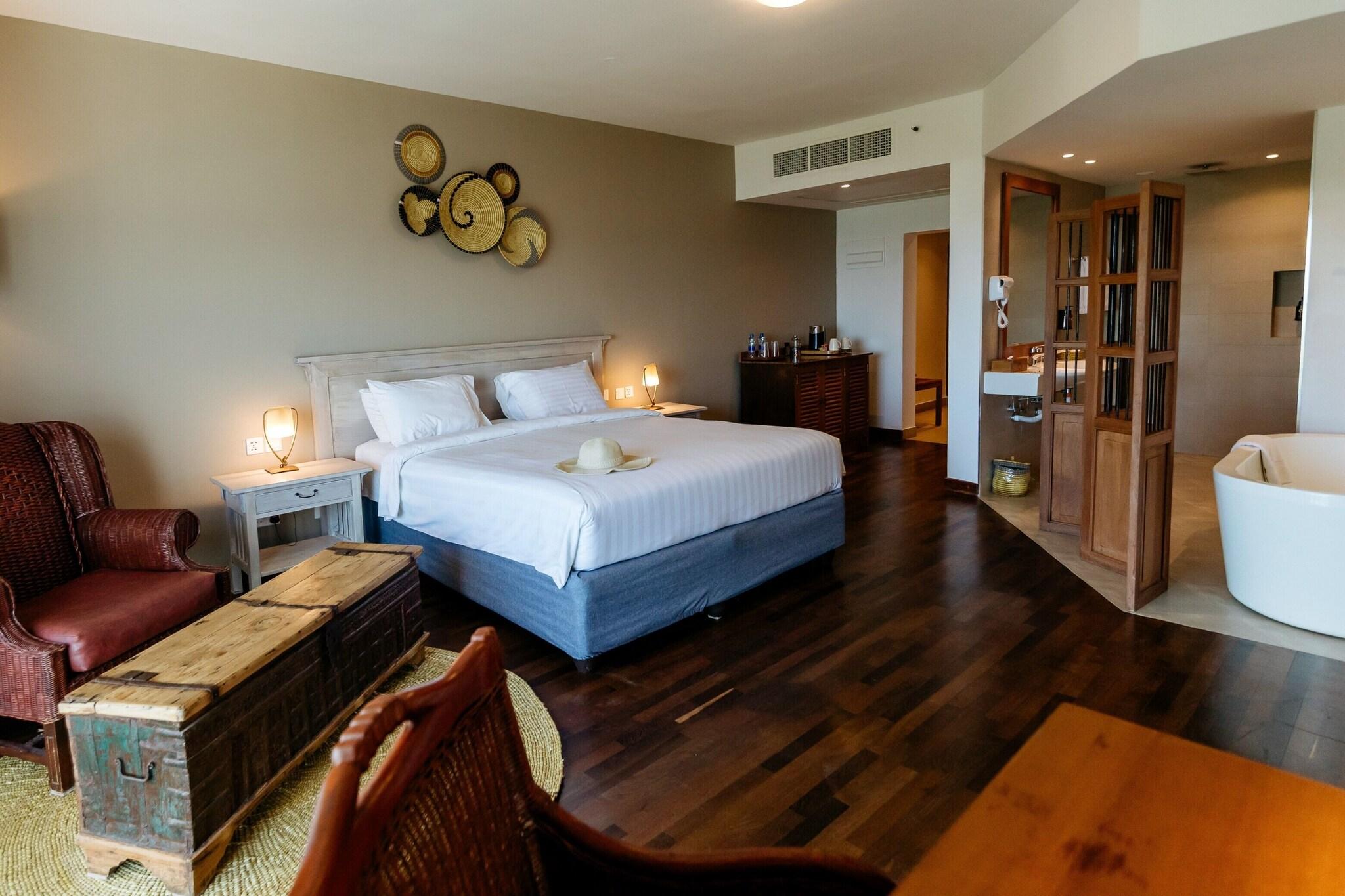 Junior Suite Sea View King Bed