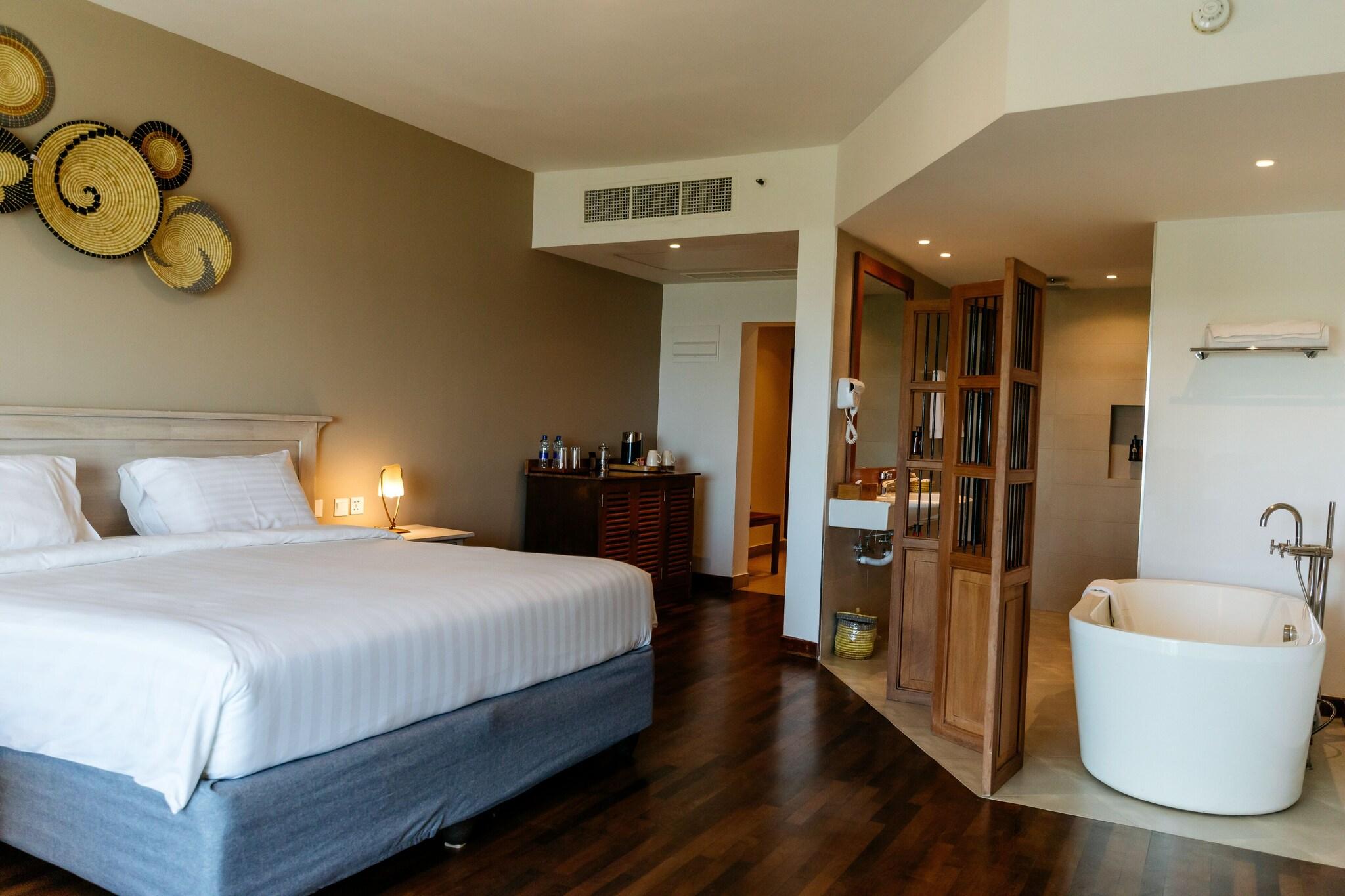 Junior Suite Sea View King Bed