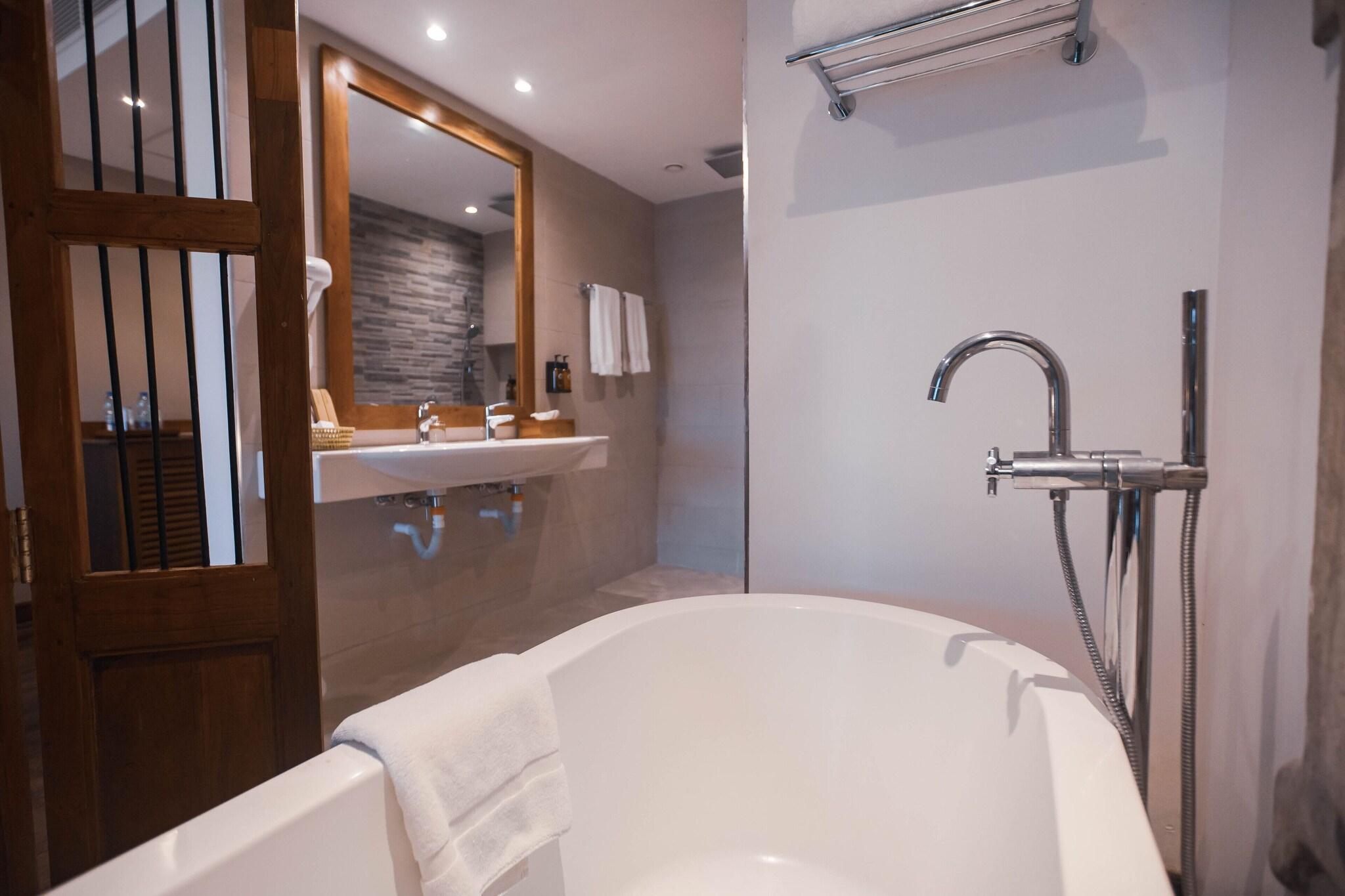 Junior Suite Sea View King Bed