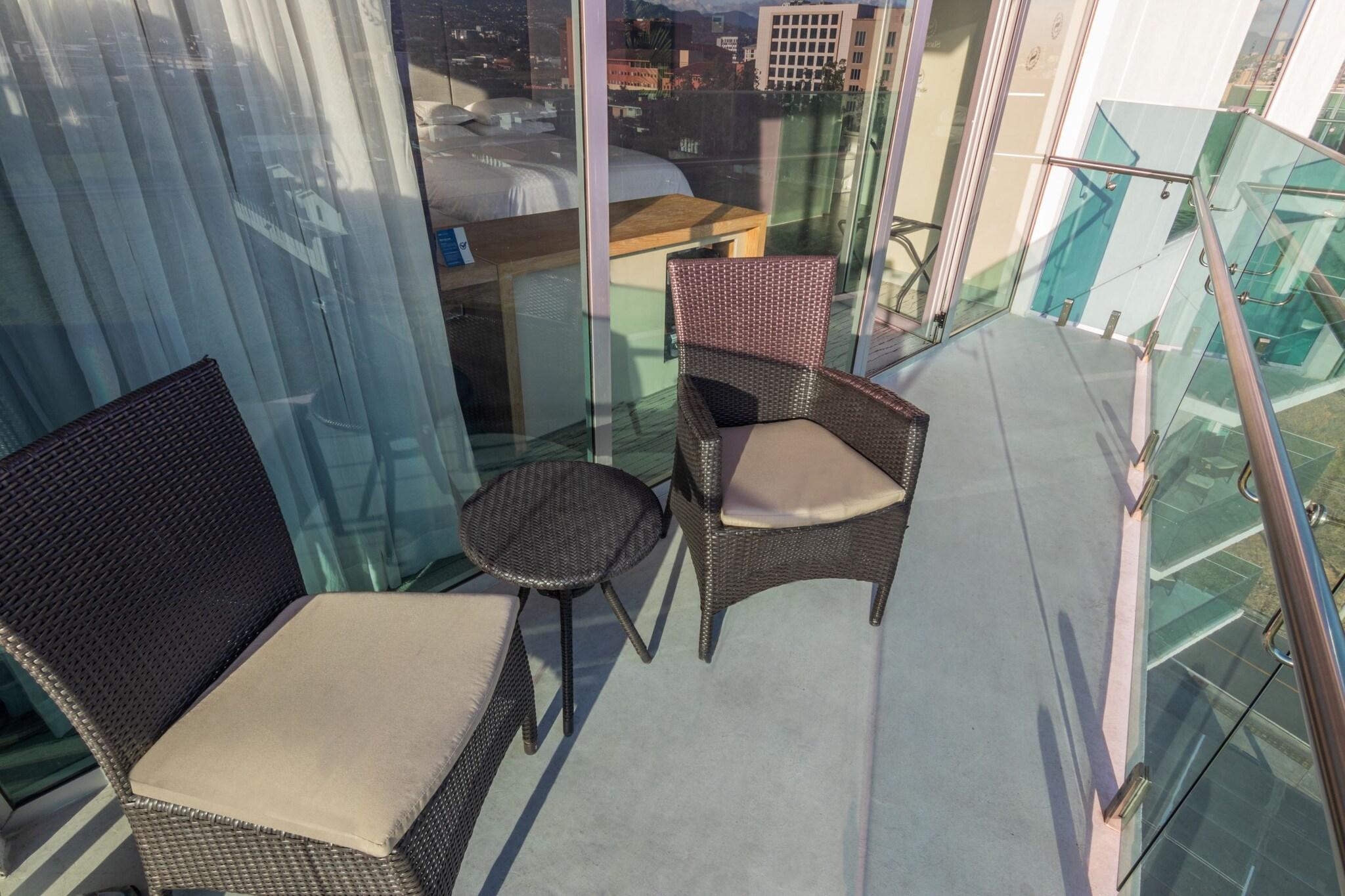 Quadruple Club with Views