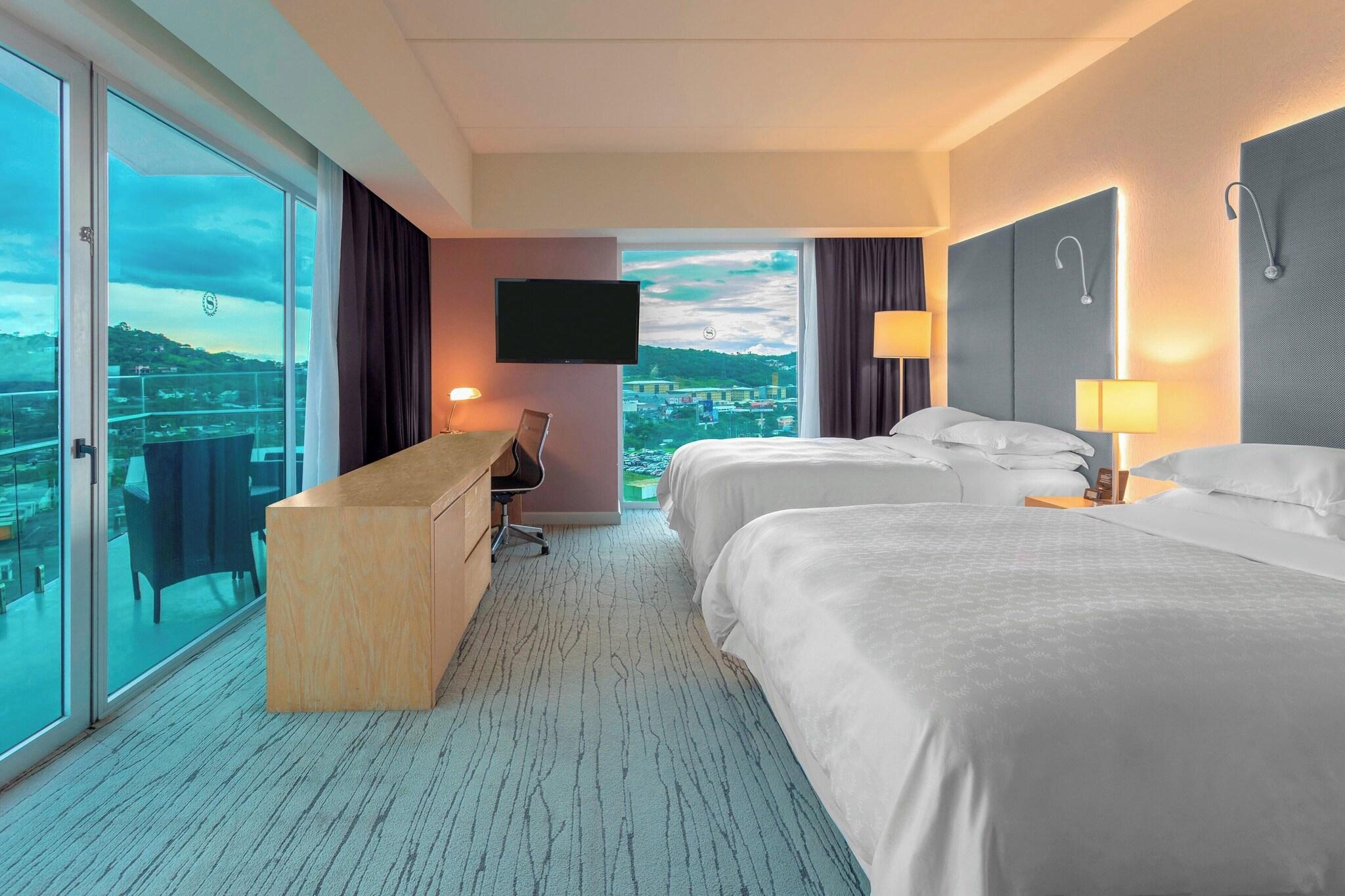 Quadruple Club with Views