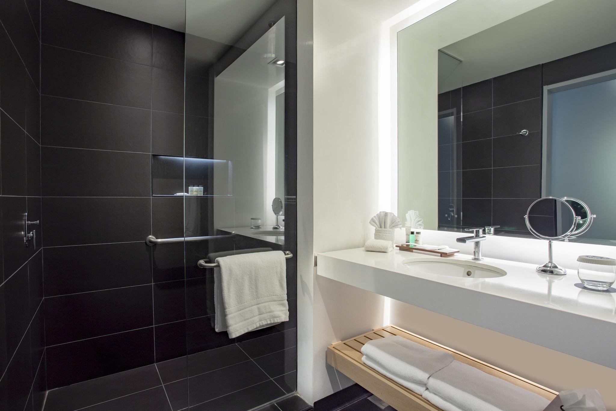 Double Club Two Queen Beds