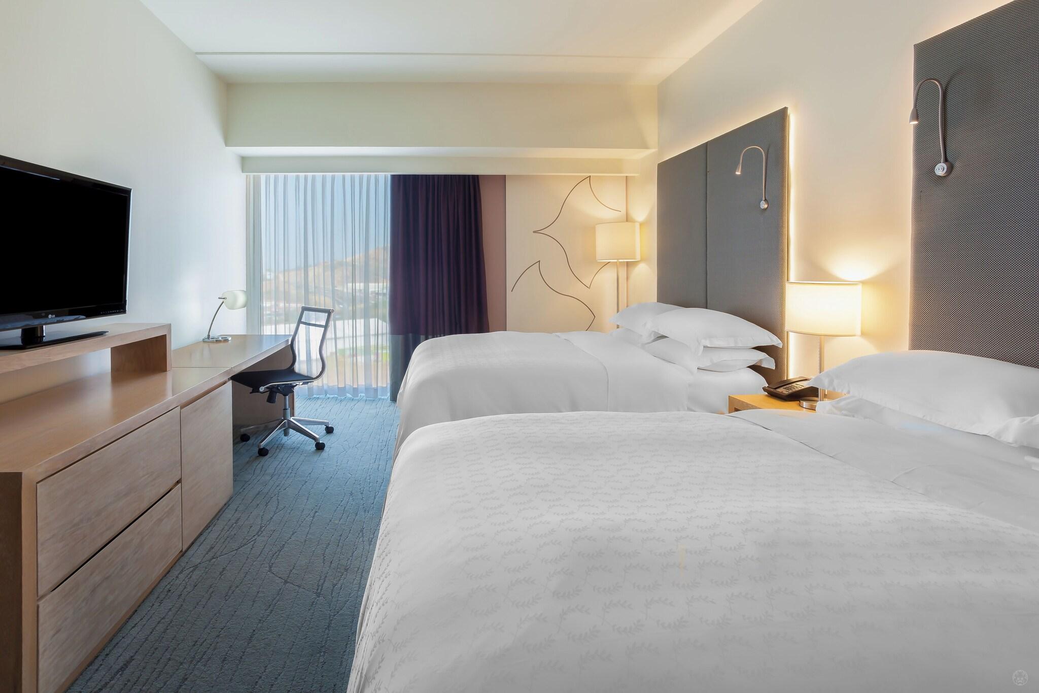 Quadruple Club Two Queen Beds