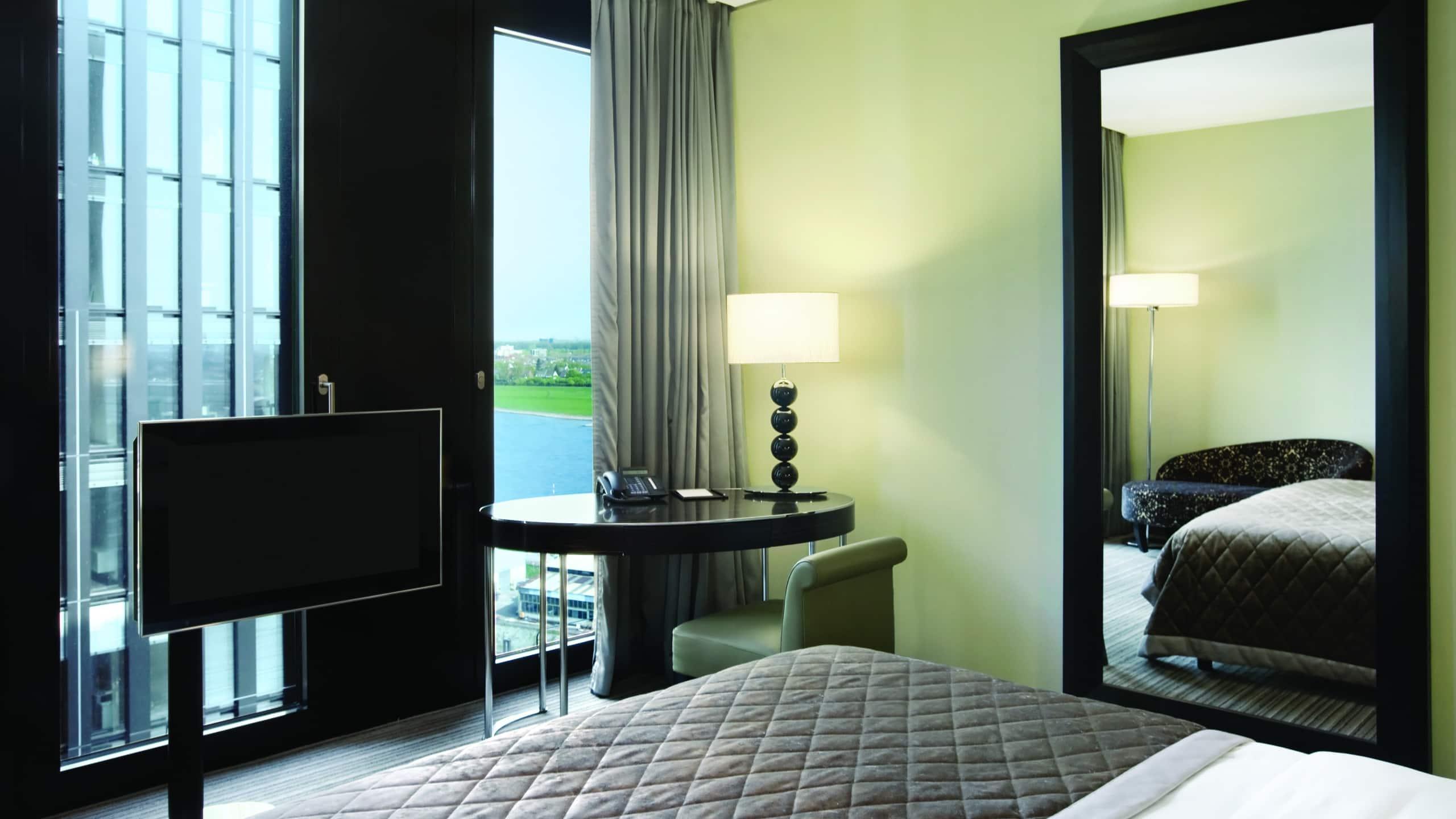 Double Club King Bed