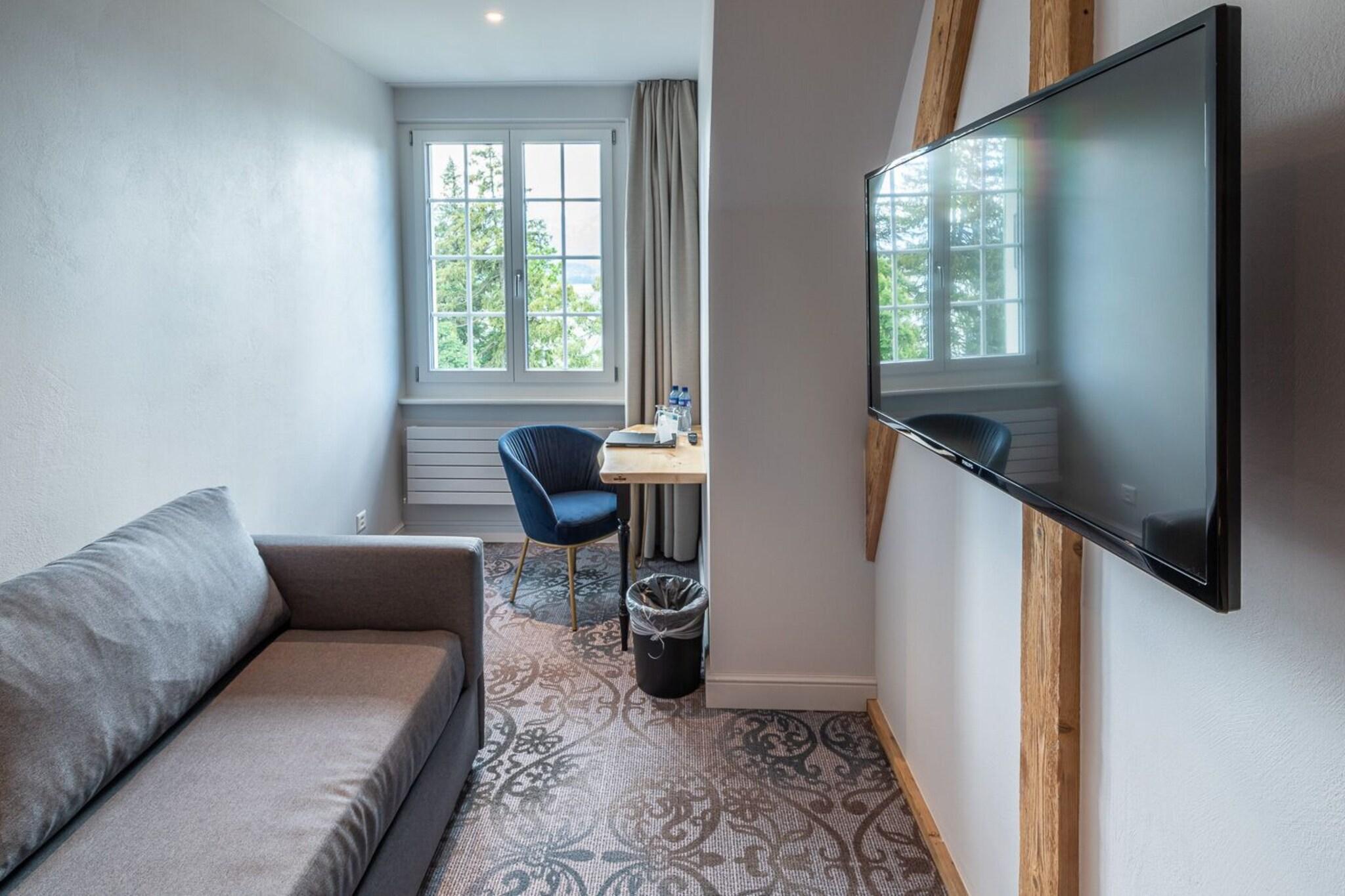 Junior Suite City View Queen Bed