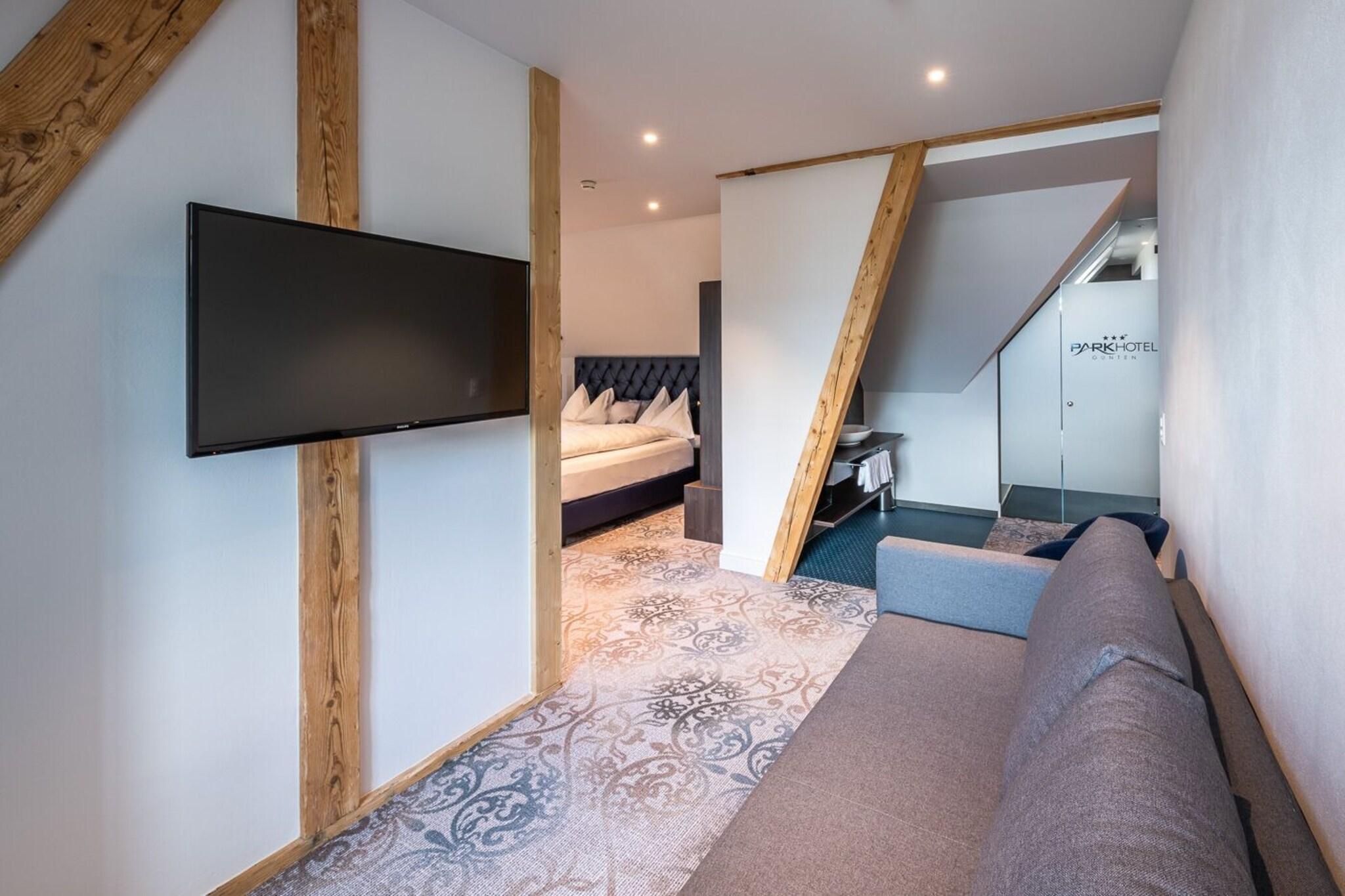 Junior Suite City View Queen Bed