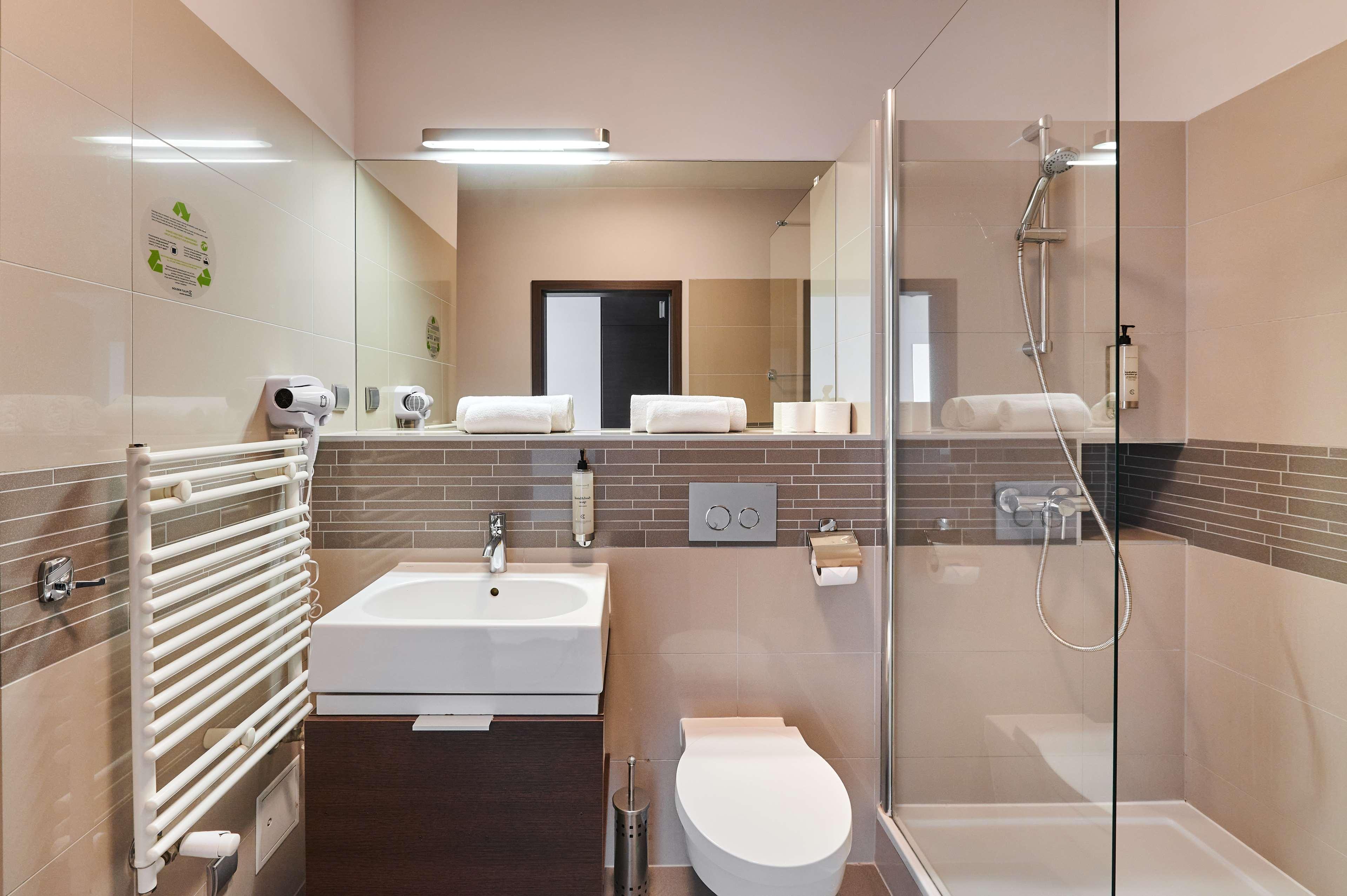 Twin with Kitchenette