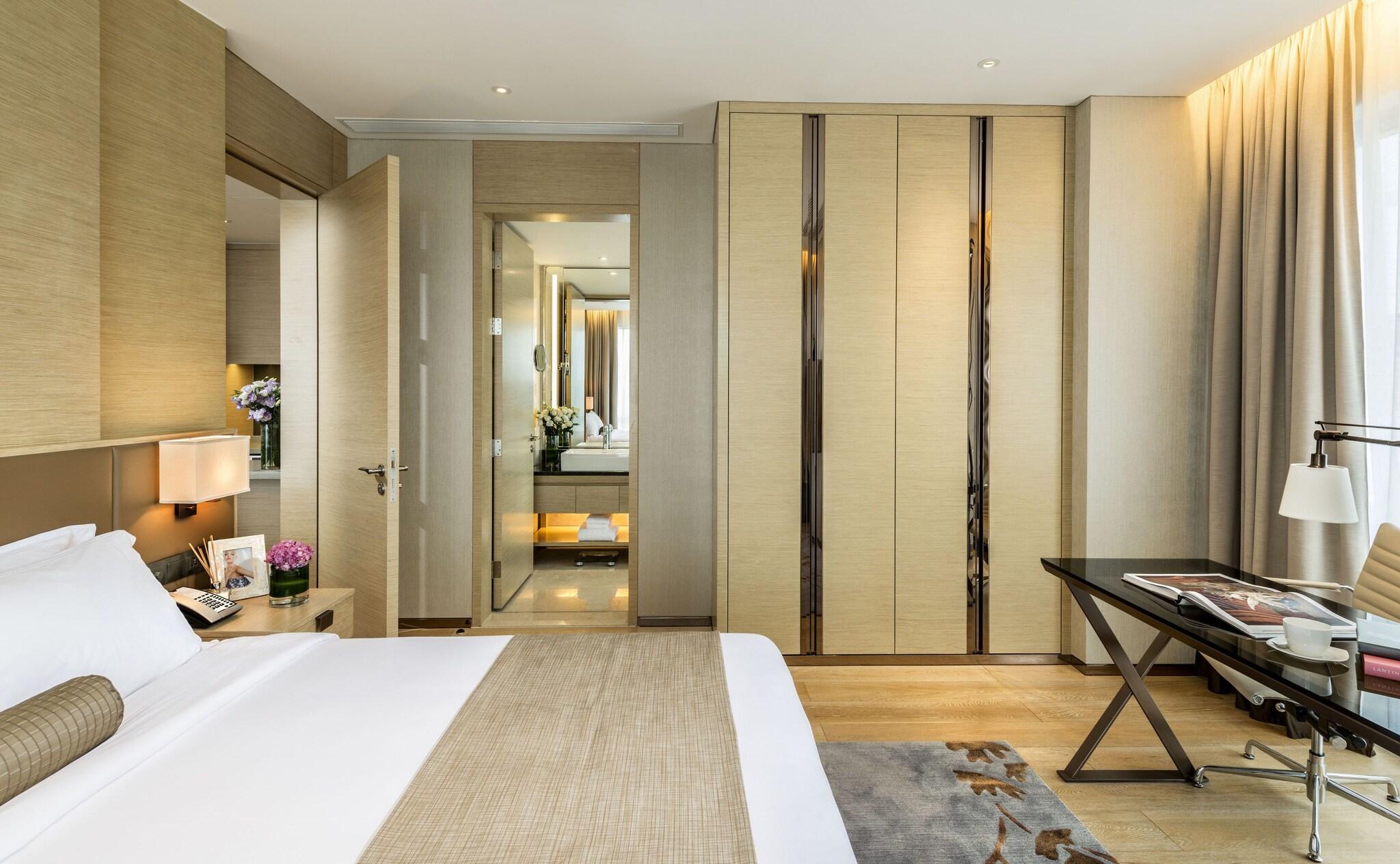 Suite Deluxe King Bed