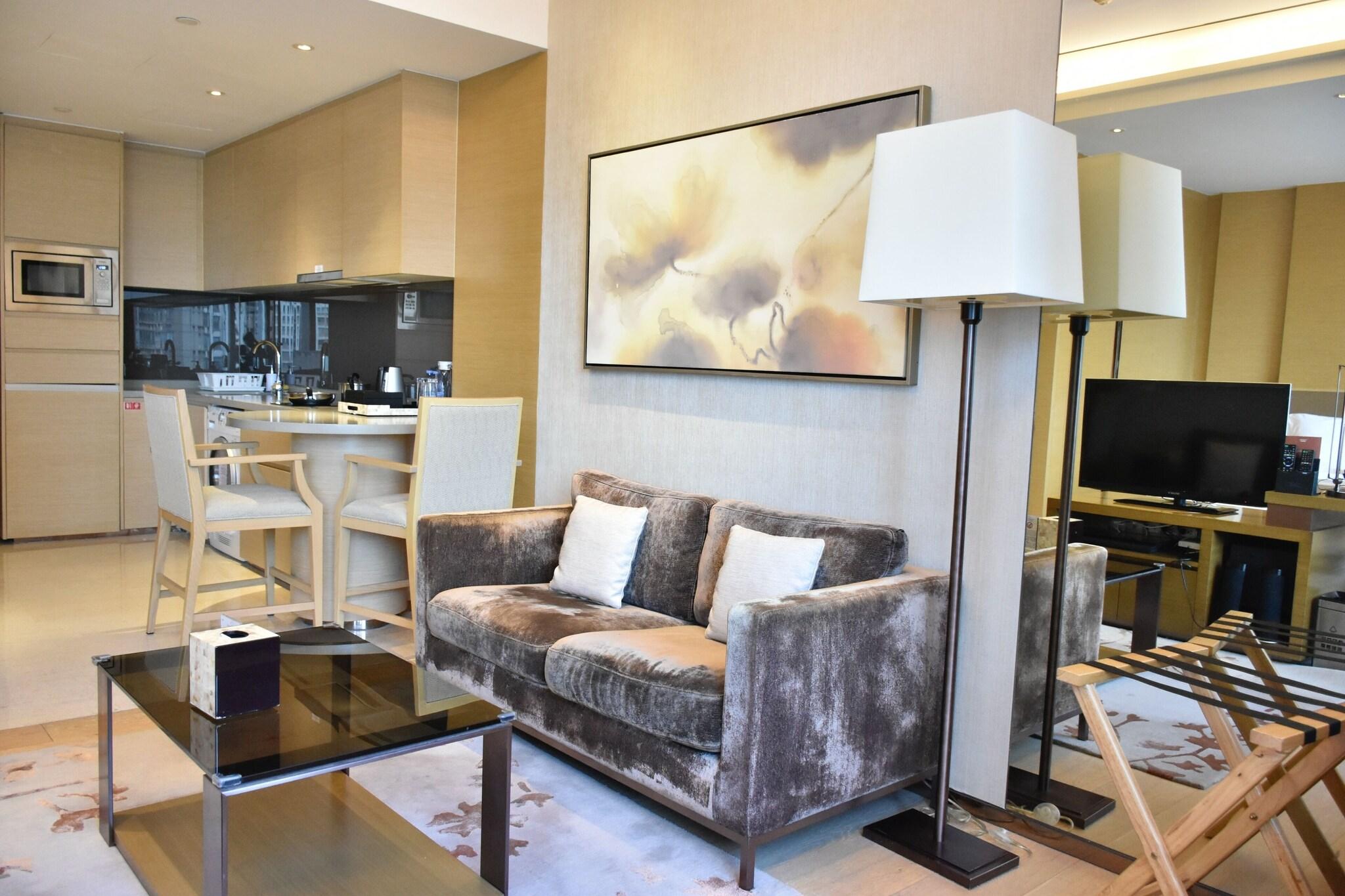 Studio Executive King Bed