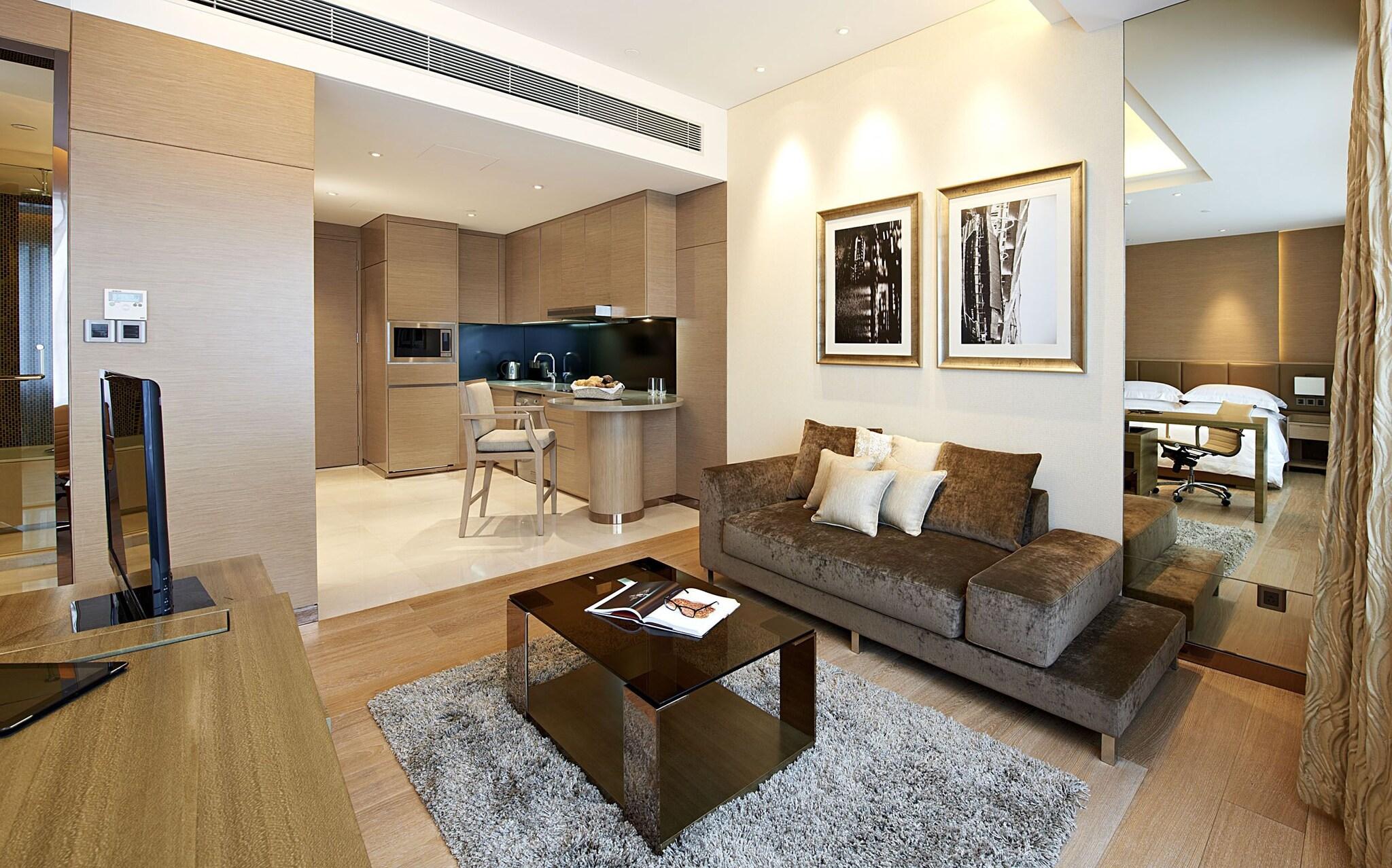 Studio Executive King Bed