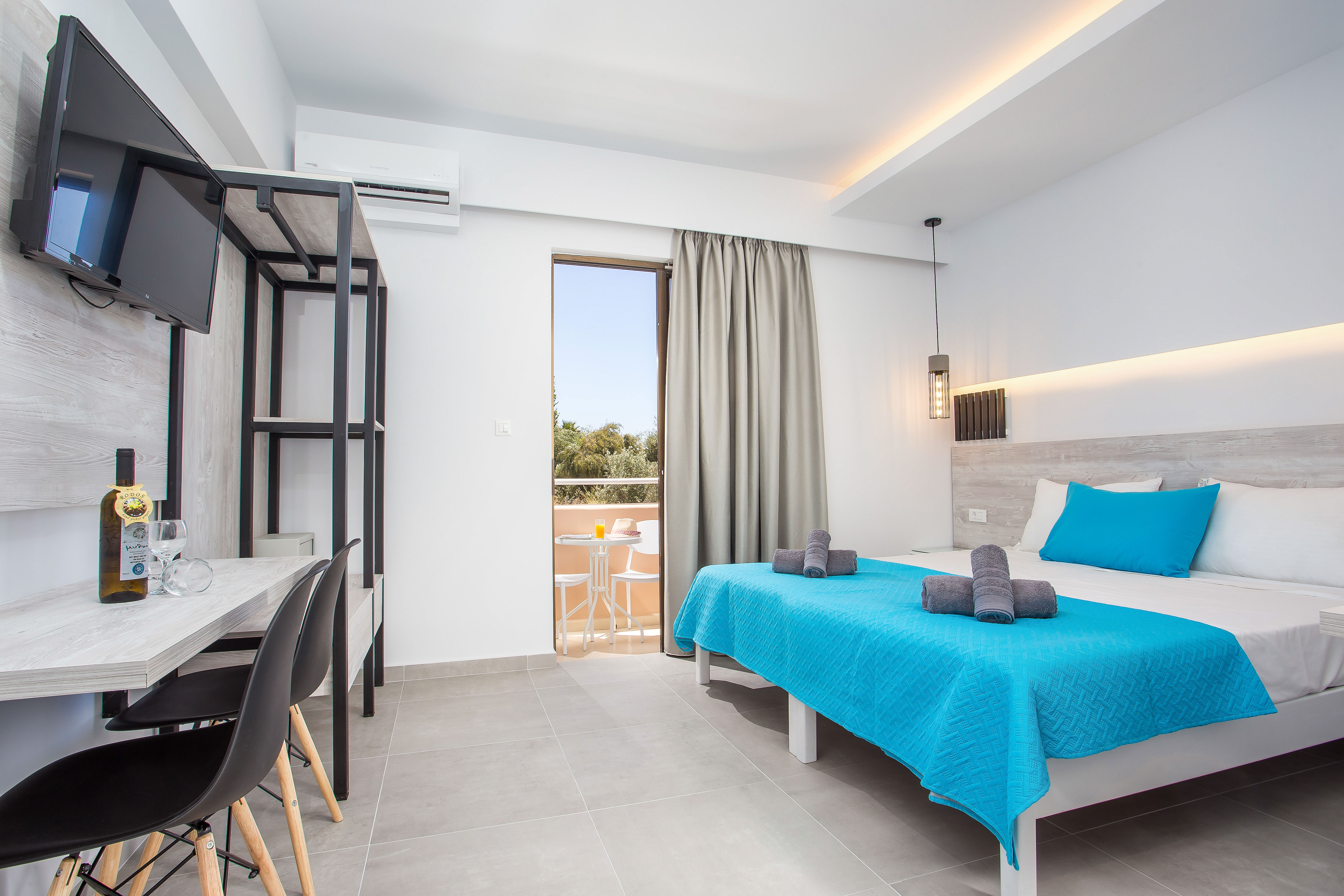 Studio Deluxe Capacity 2