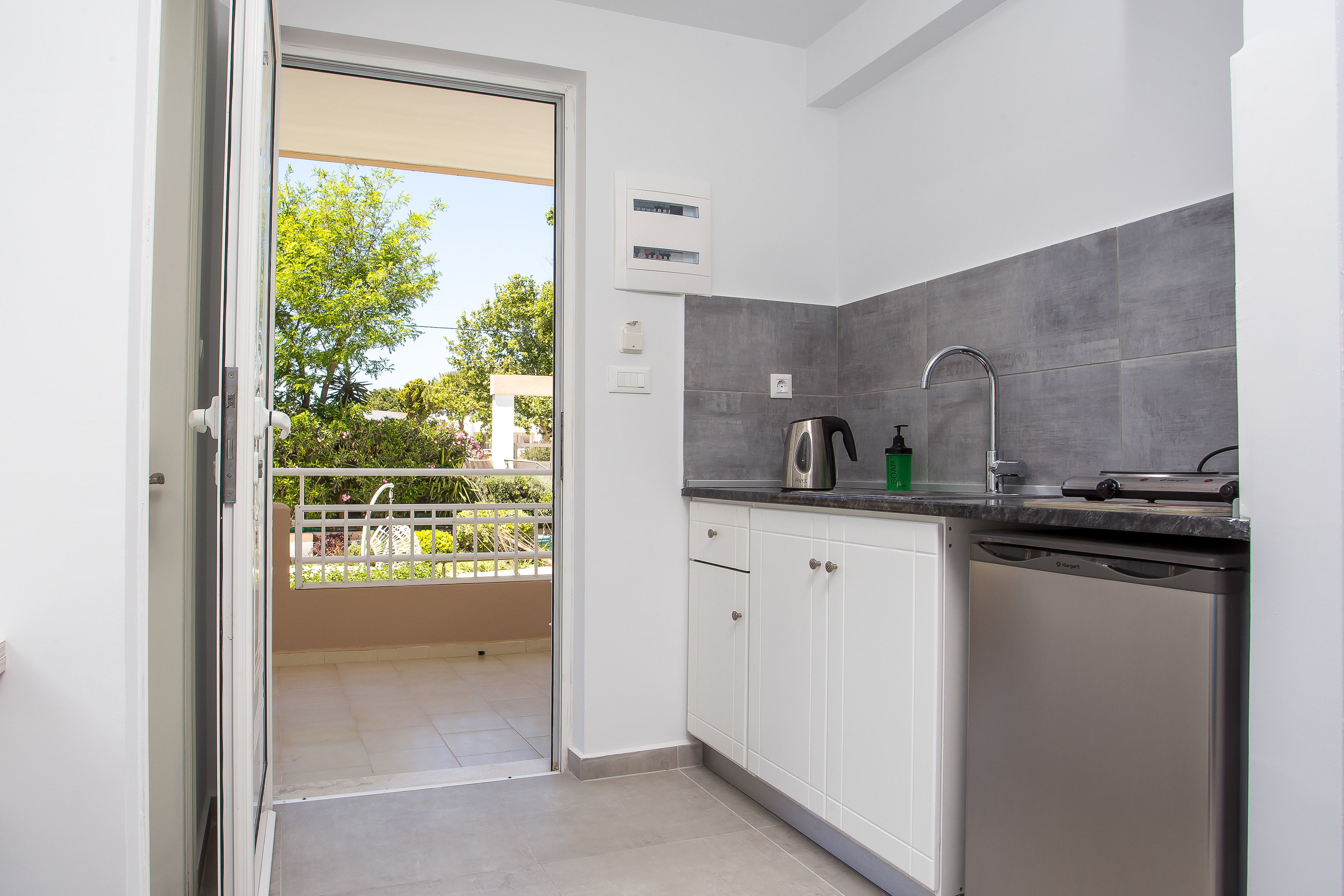 Studio Deluxe Capacity 2