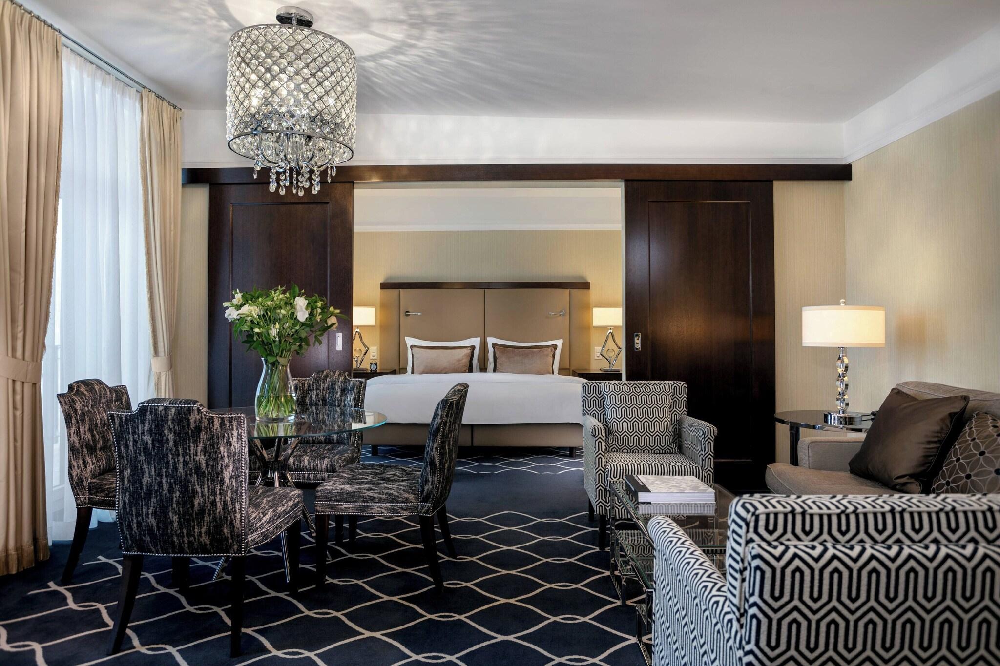 Suite King Bed Smoking