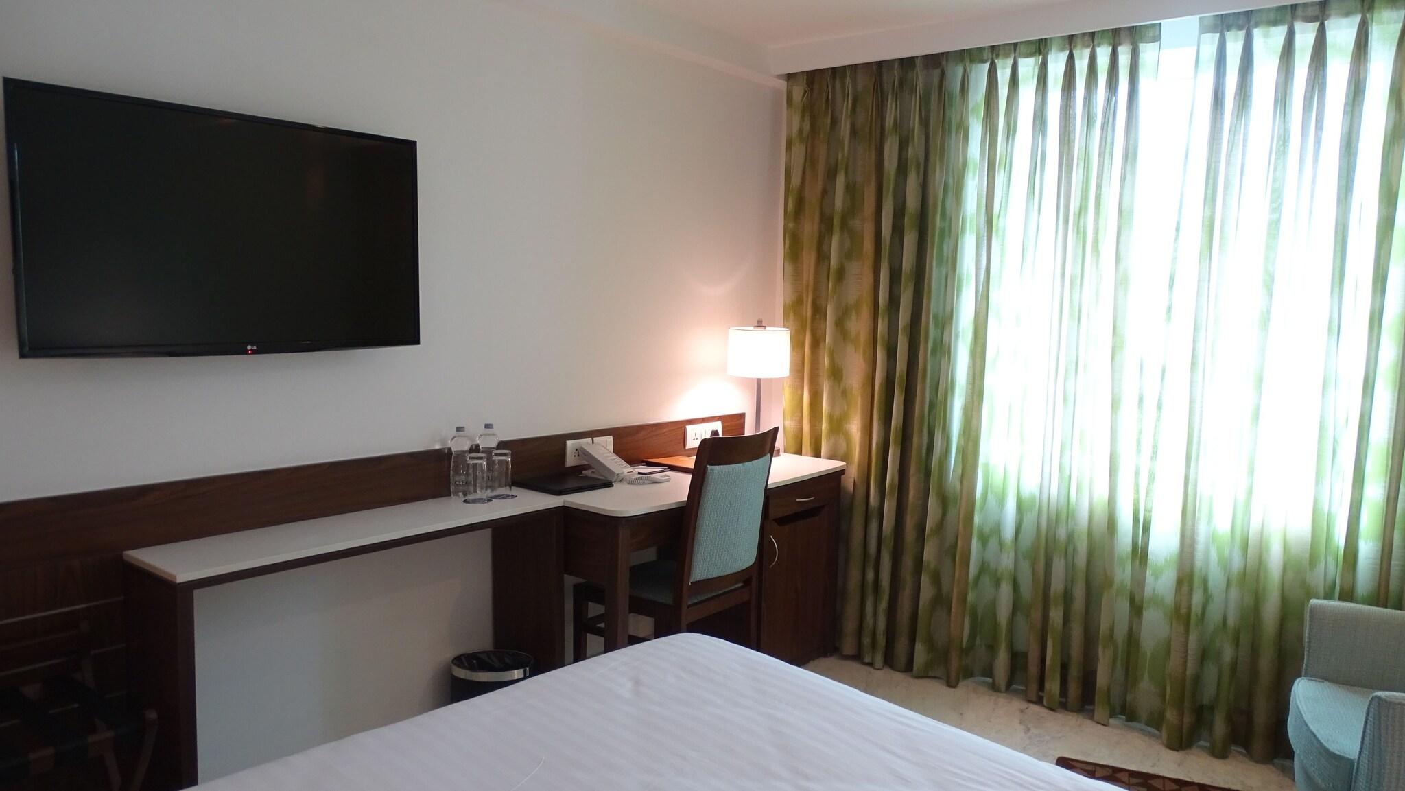 Double Executive Queen Bed