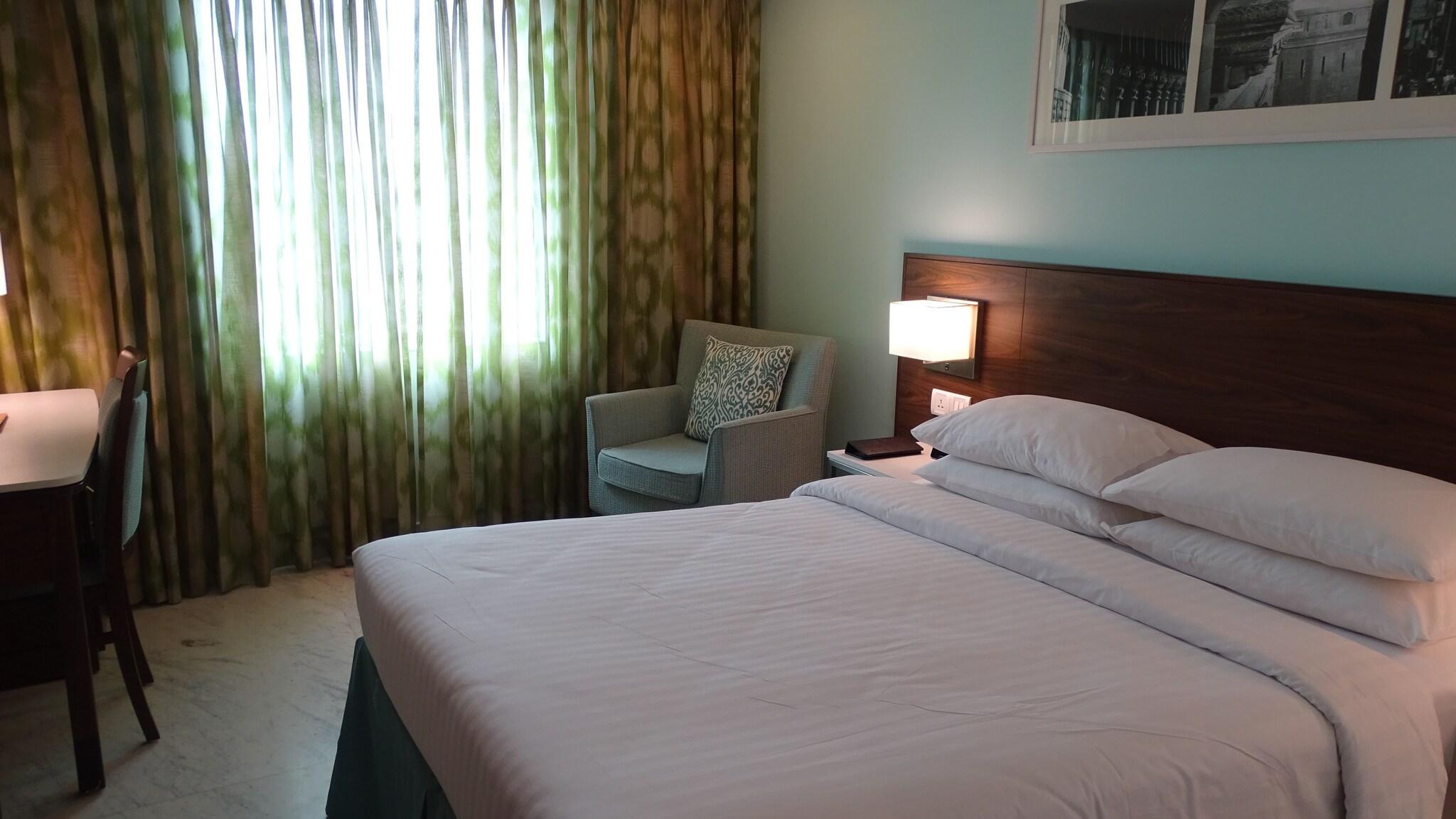 Double Executive Queen Bed