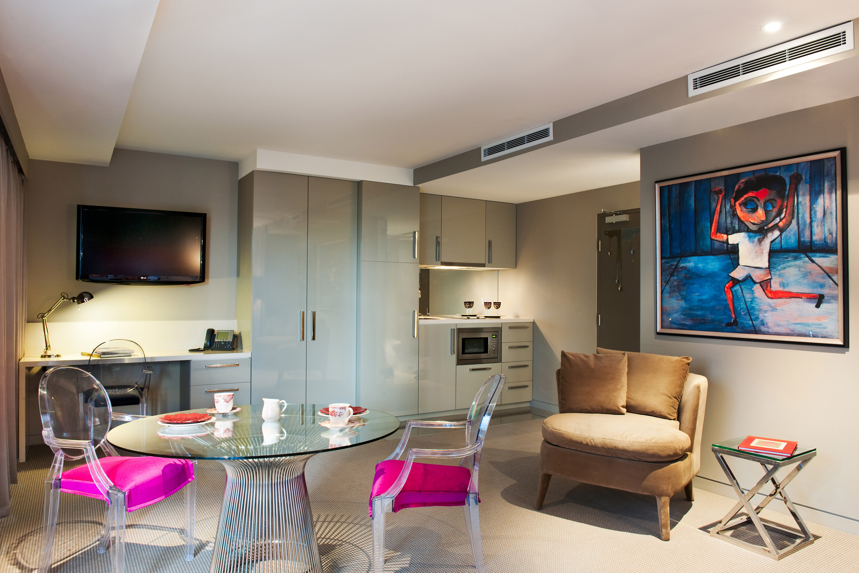 Junior Suite Queen Size Bed