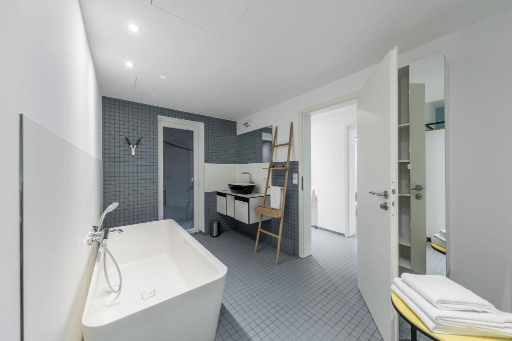 Apartment Capacity 4