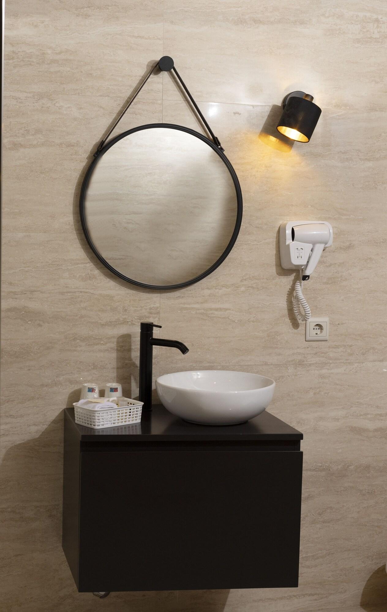 Double or Twin with Double Bed