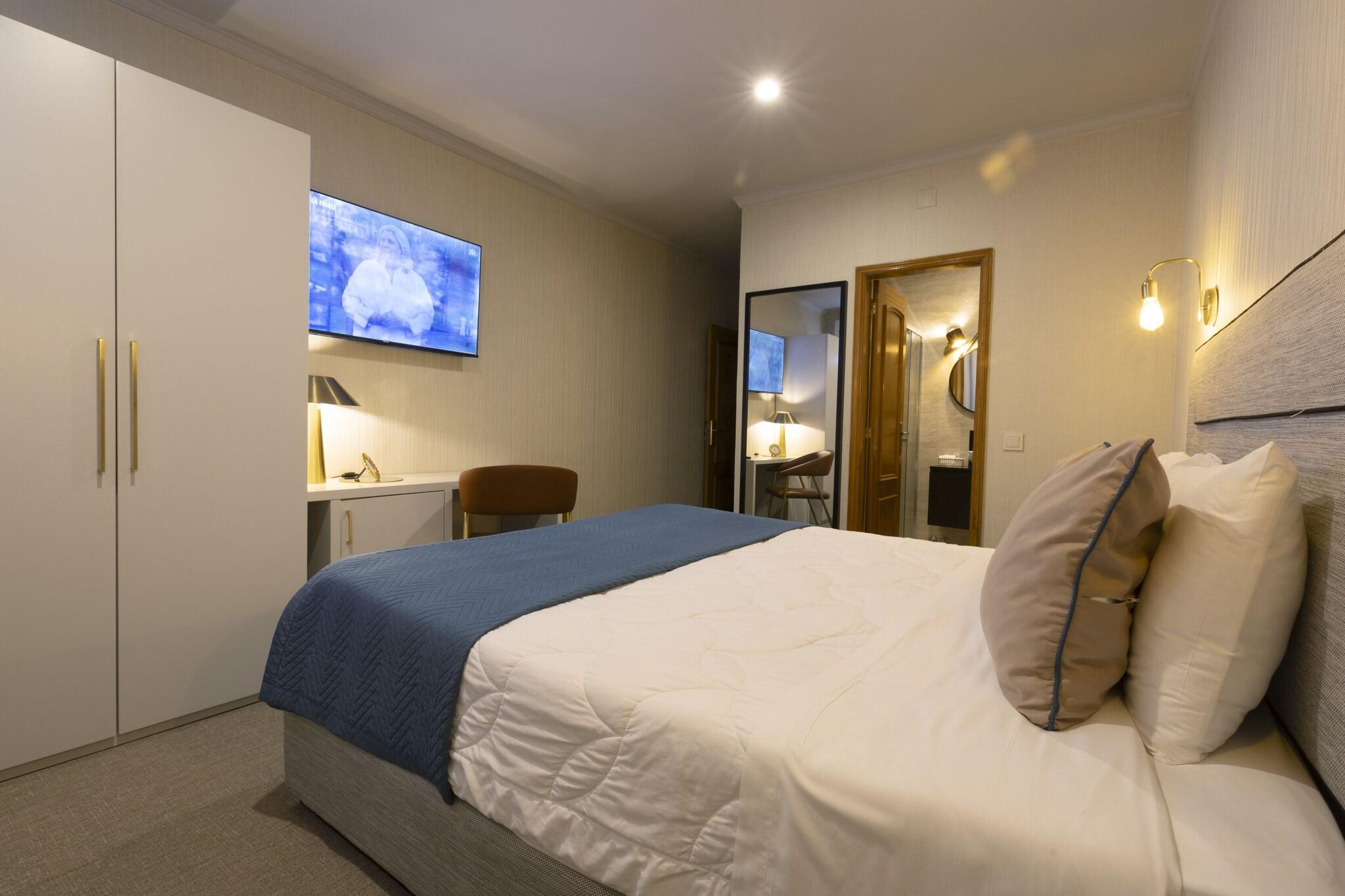 Double or Twin with Double Bed