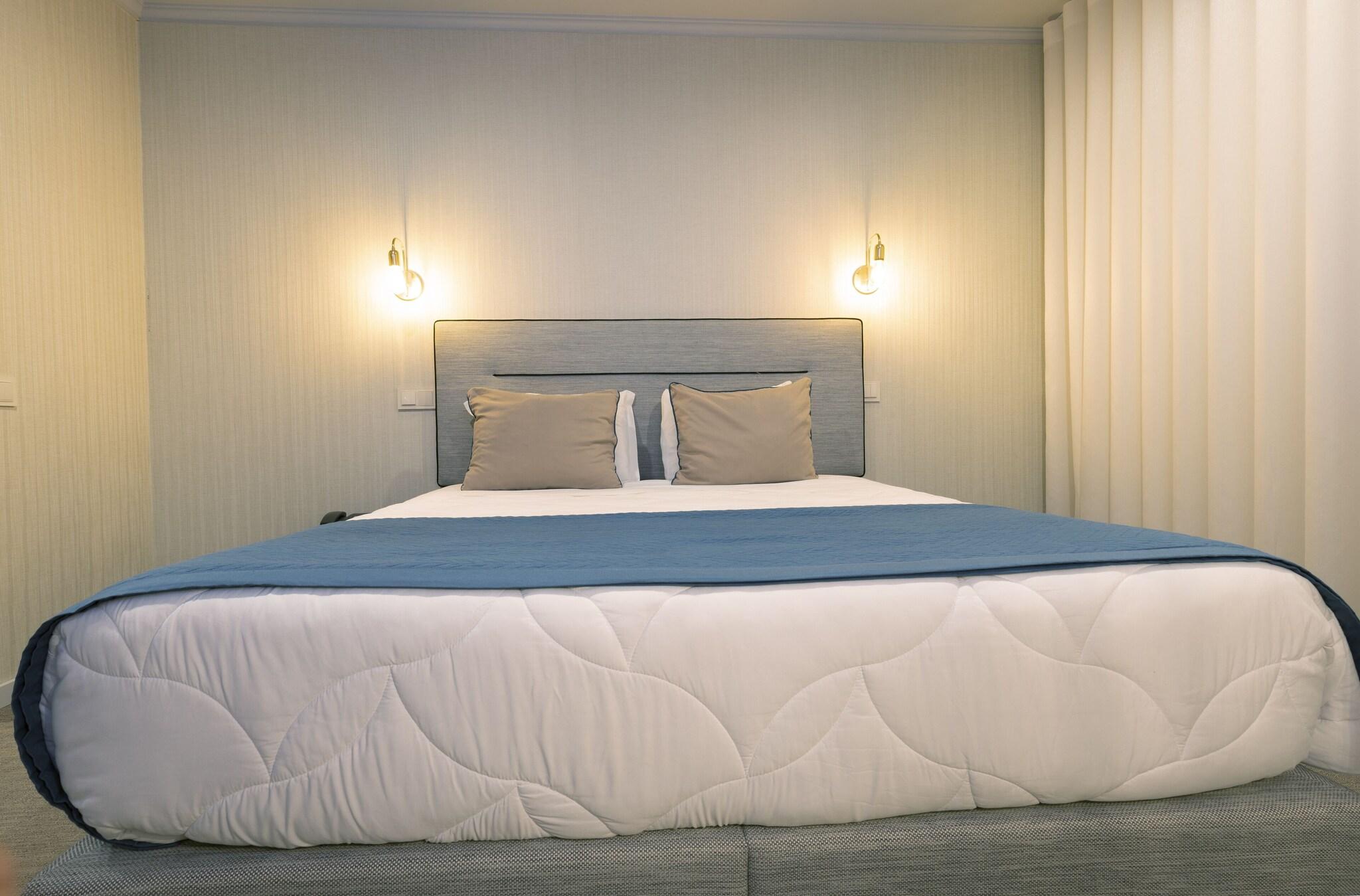 Double or Twin with Double Bed