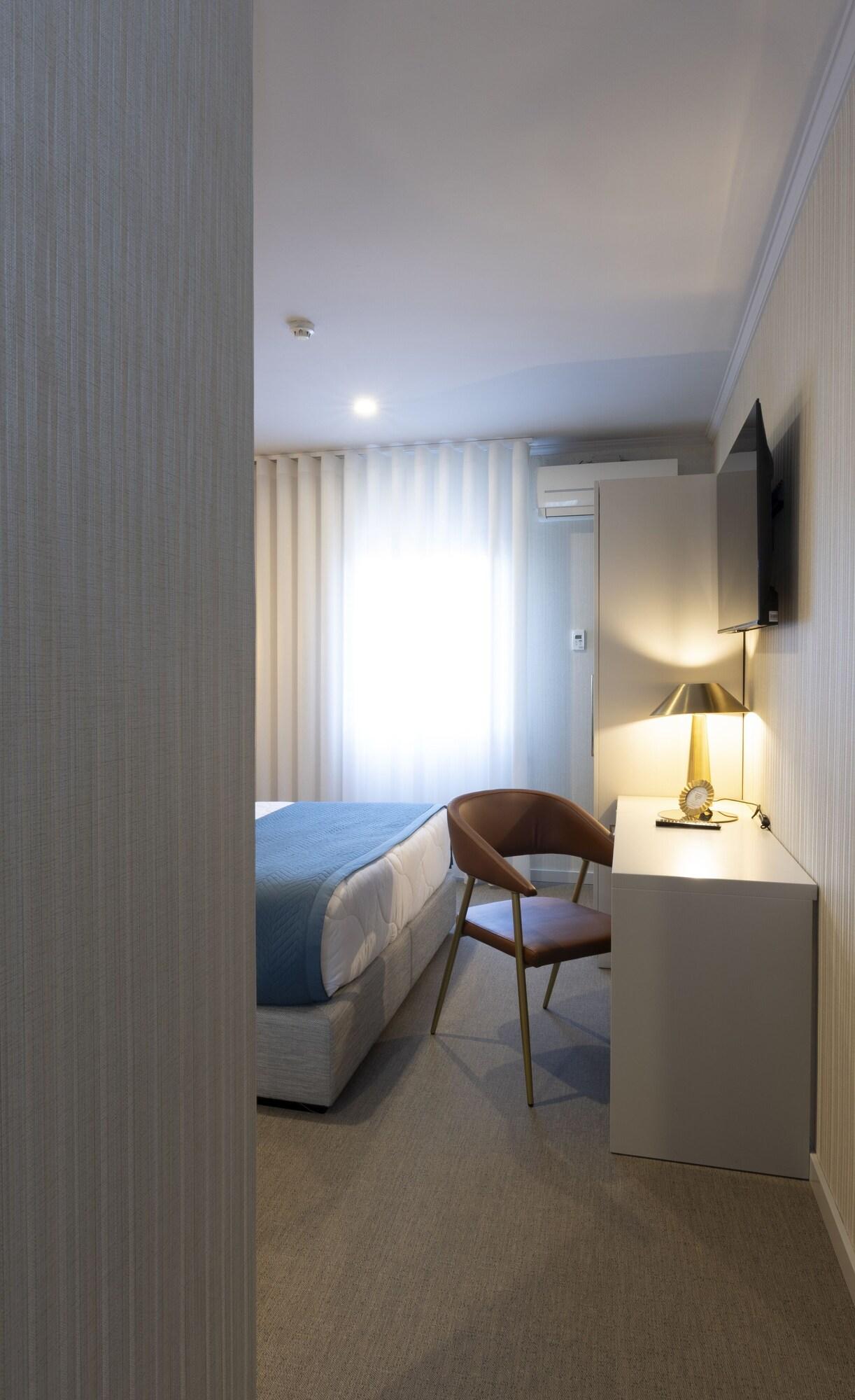 Double or Twin with Double Bed