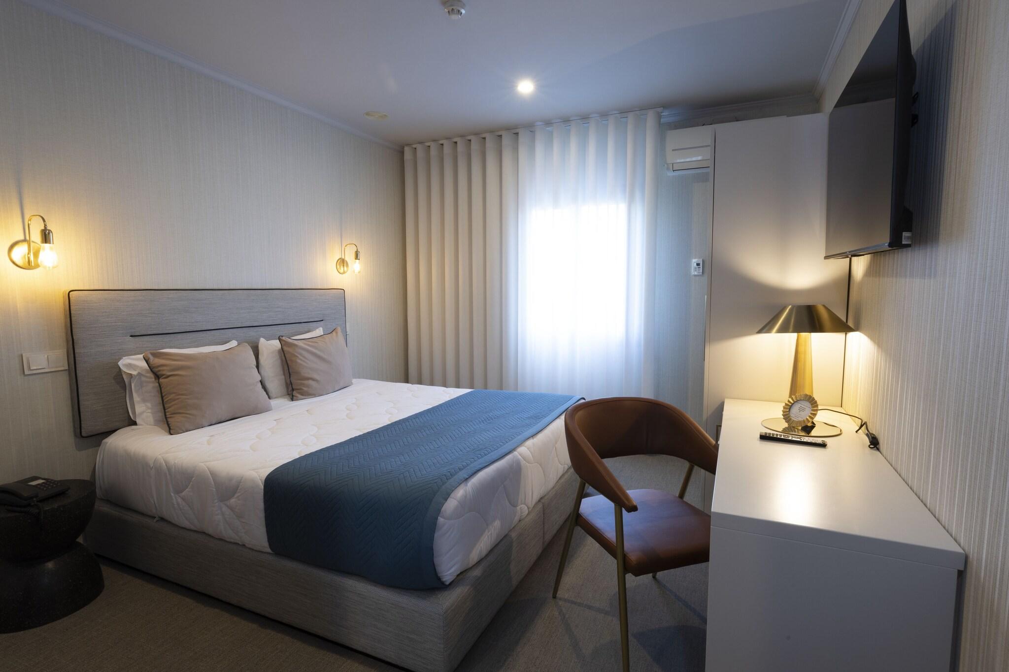 Double or Twin with Double Bed