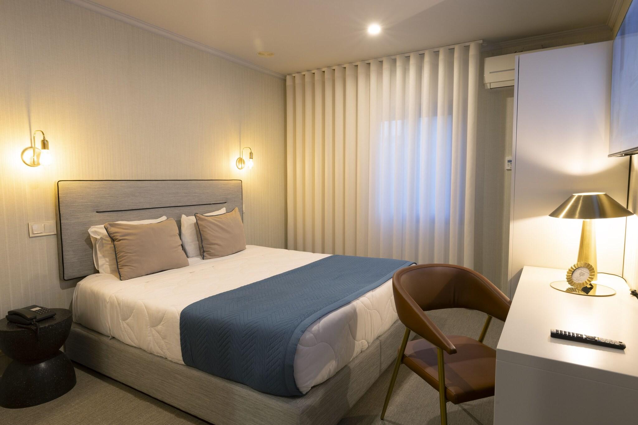 Double or Twin with Double Bed