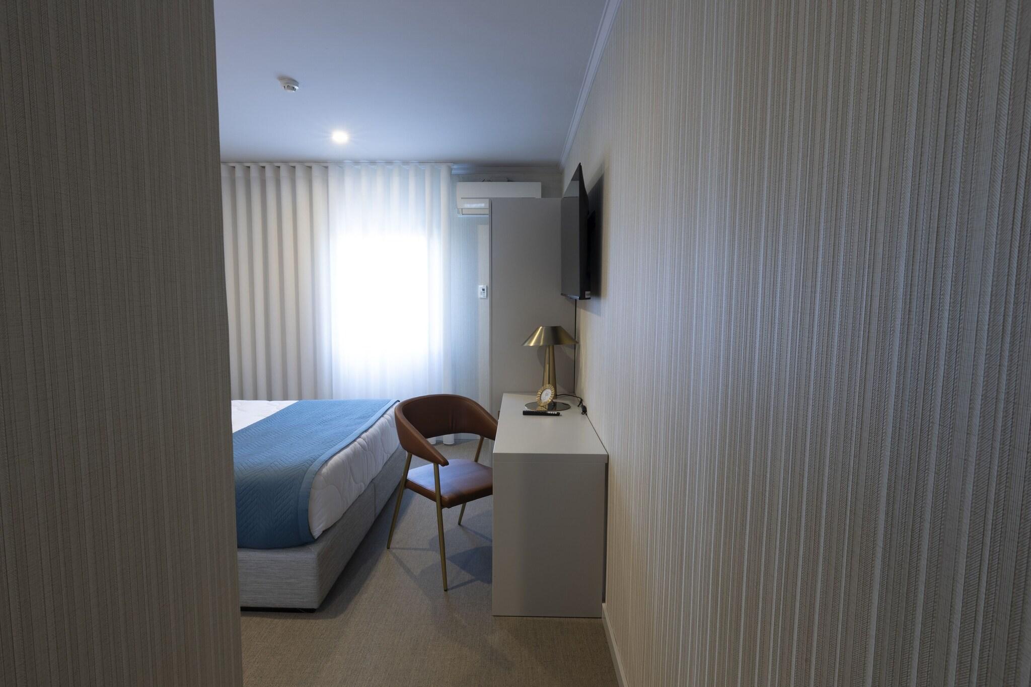 Double or Twin with Double Bed