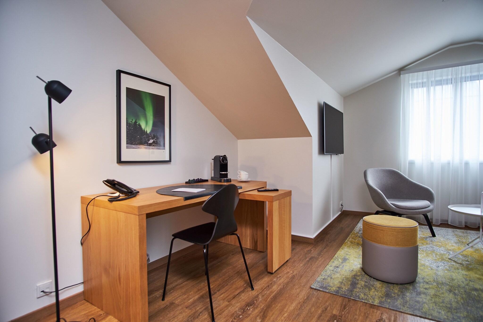 Junior Suite Queen Size Bed