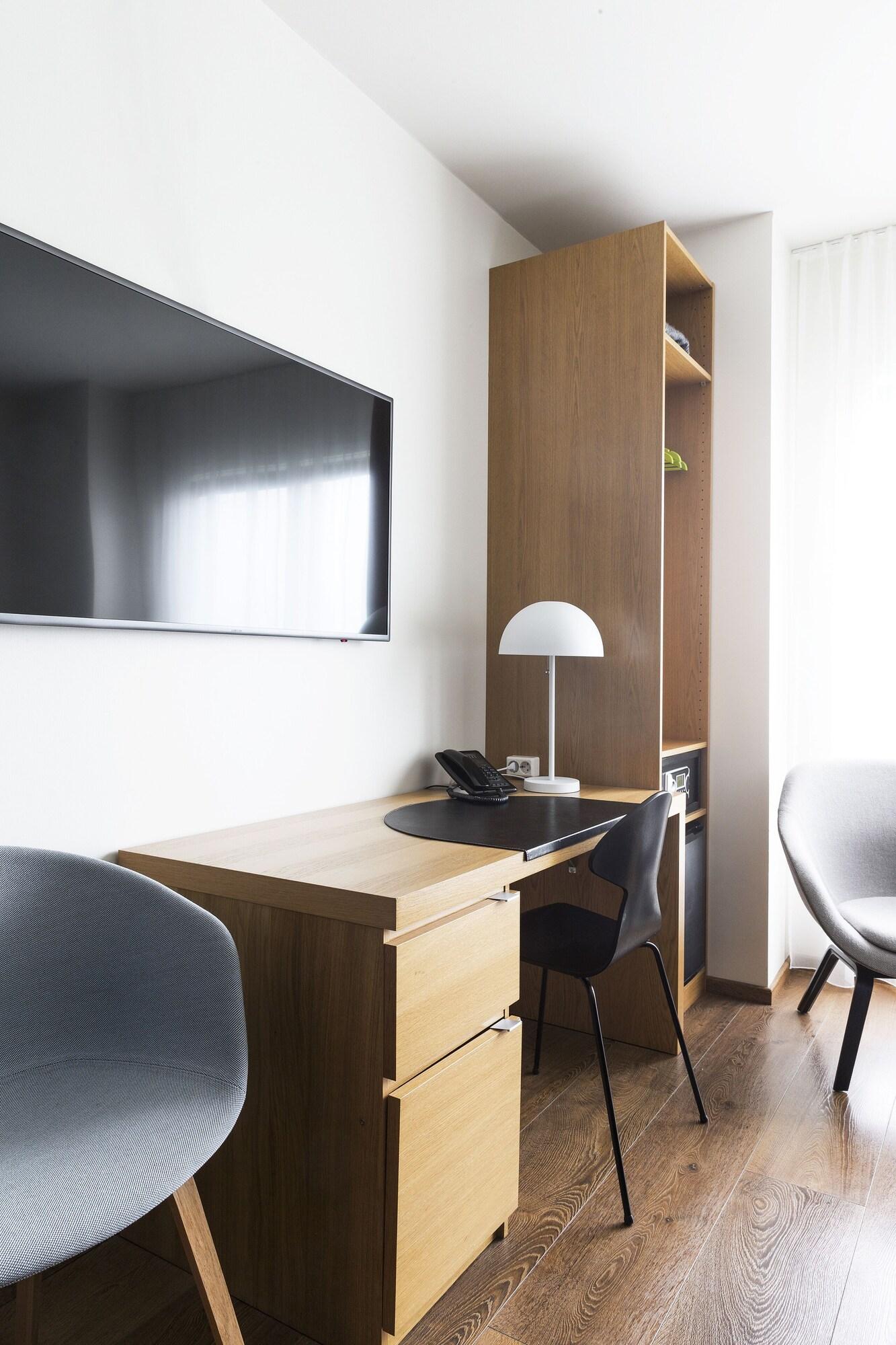 Double or Twin King Size Bed