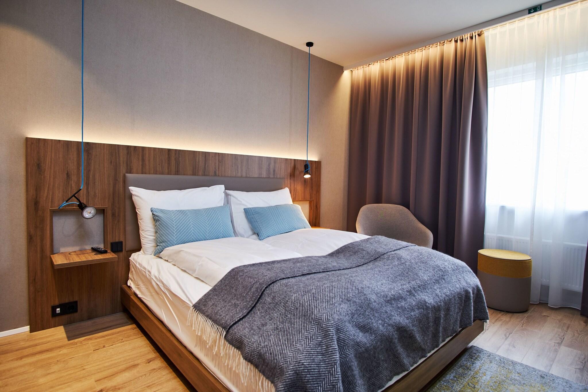 Double or Twin Superior Queen Bed